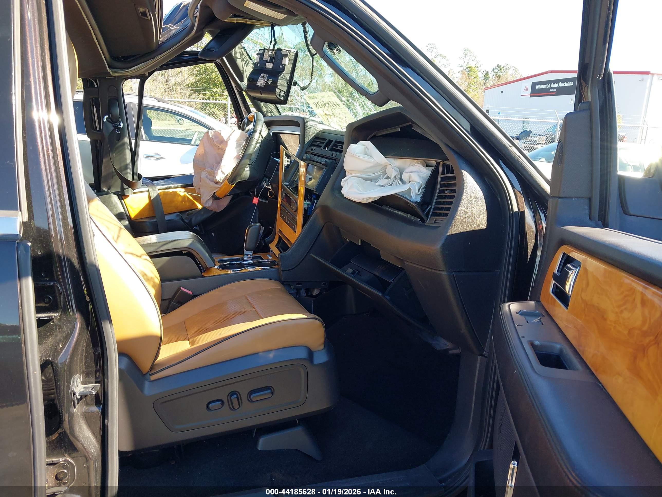 LINCOLN NAVIGATOR image 5