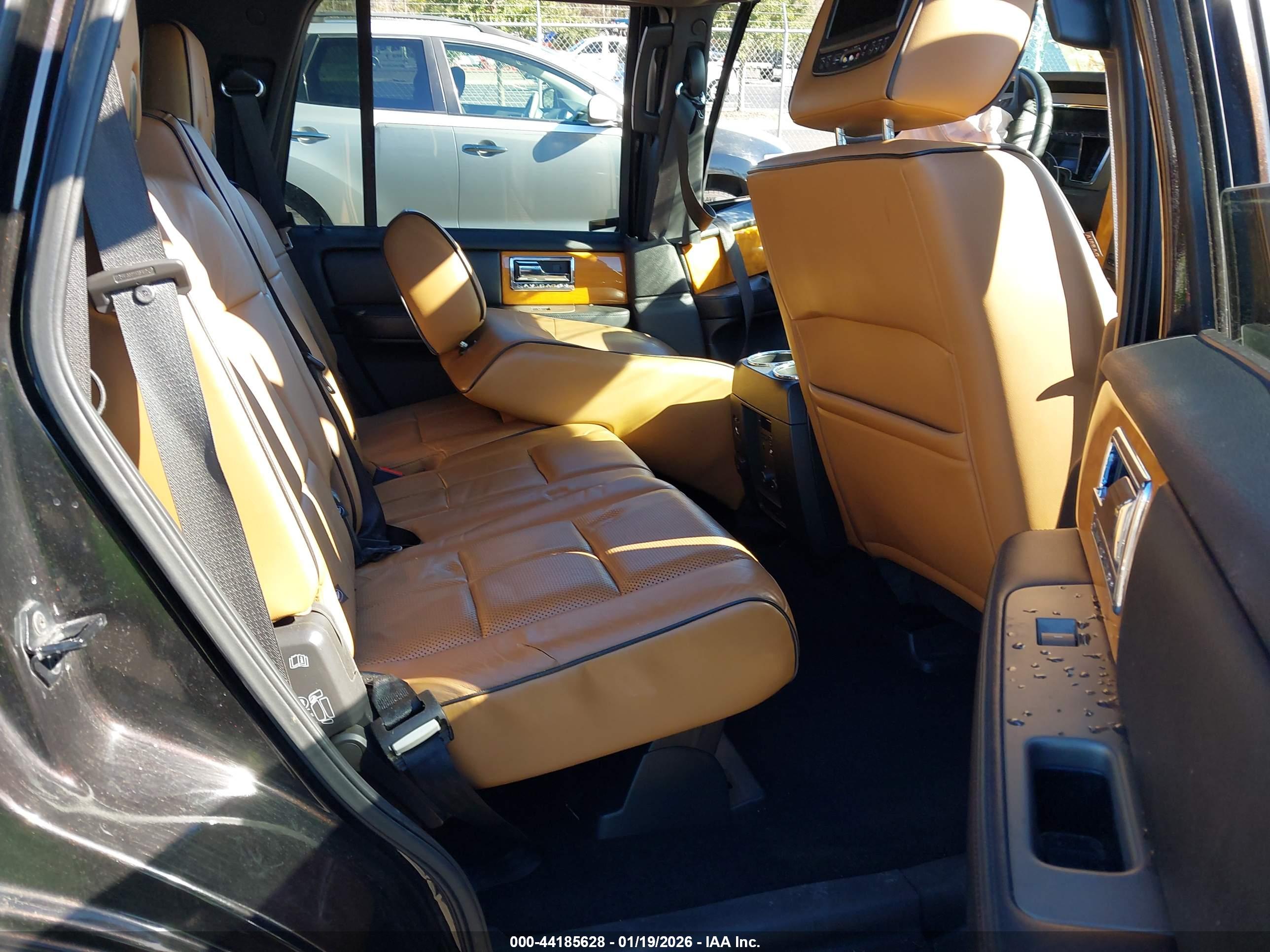 LINCOLN NAVIGATOR image 8