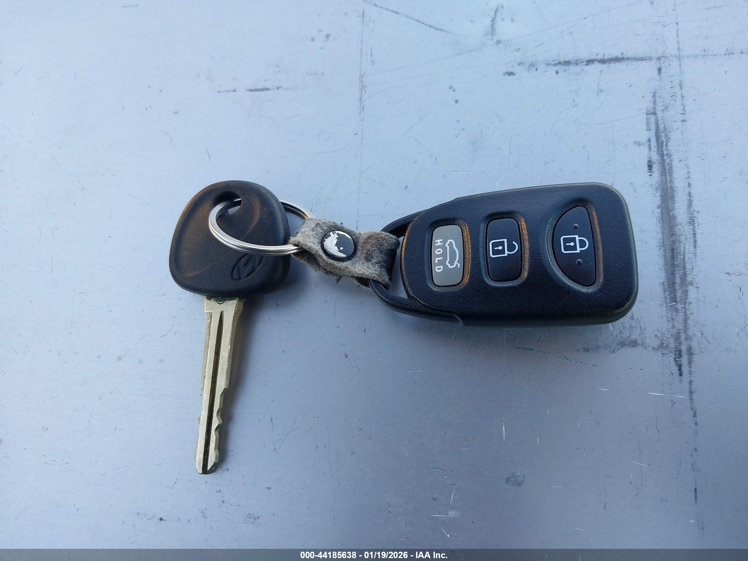 HYUNDAI ELANTRA image 11