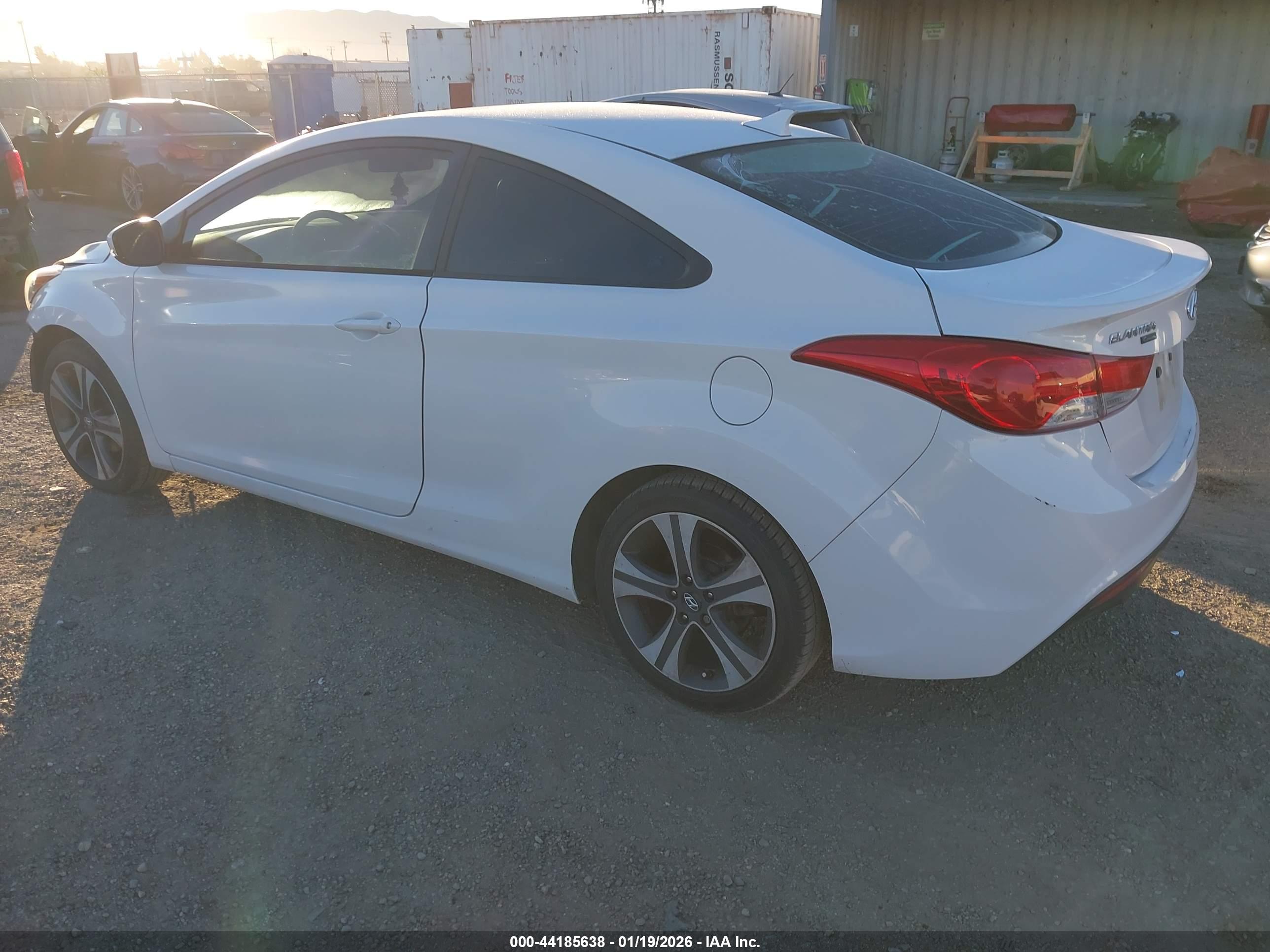 HYUNDAI ELANTRA image 3