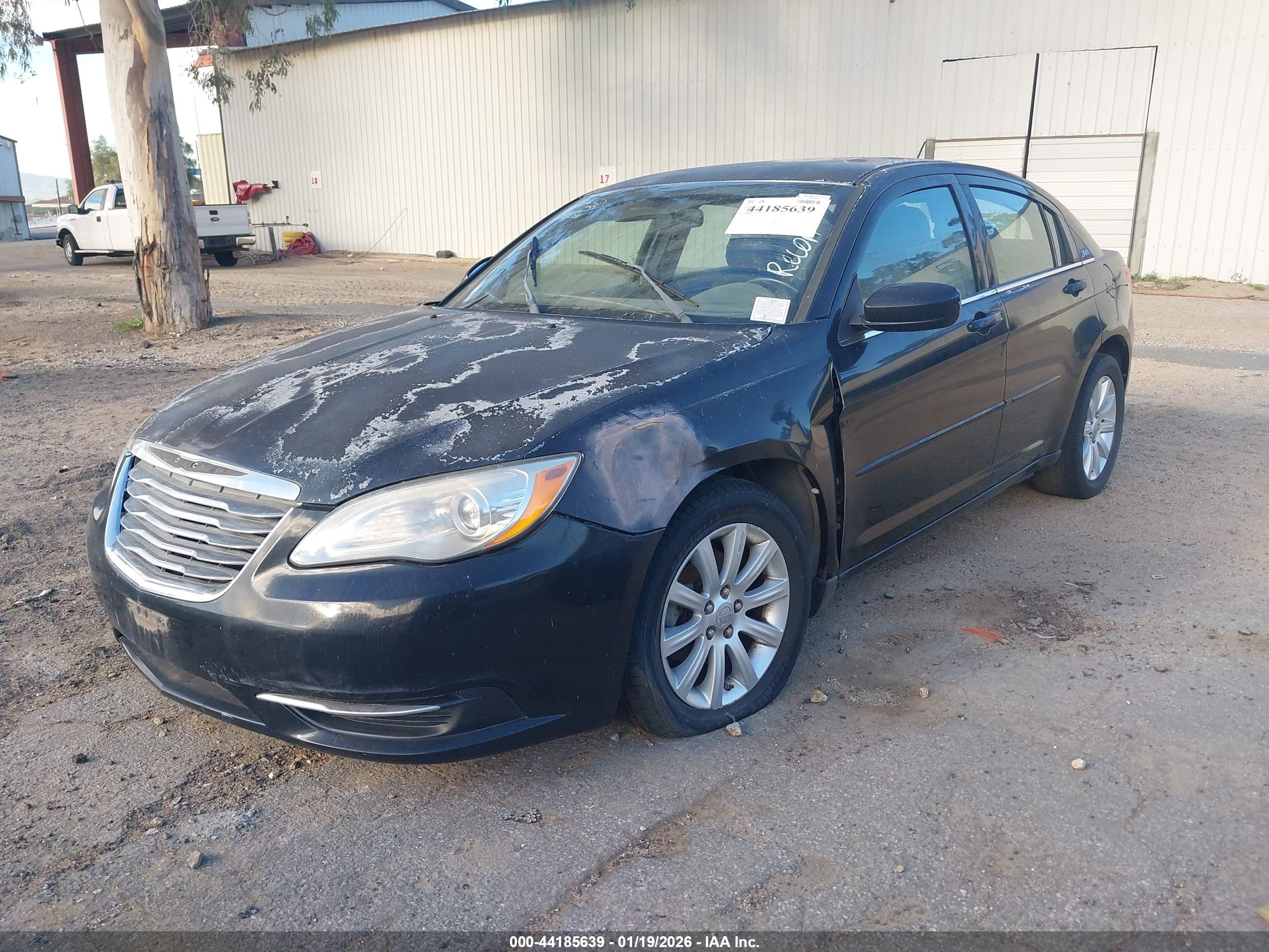 CHRYSLER 200 image 2