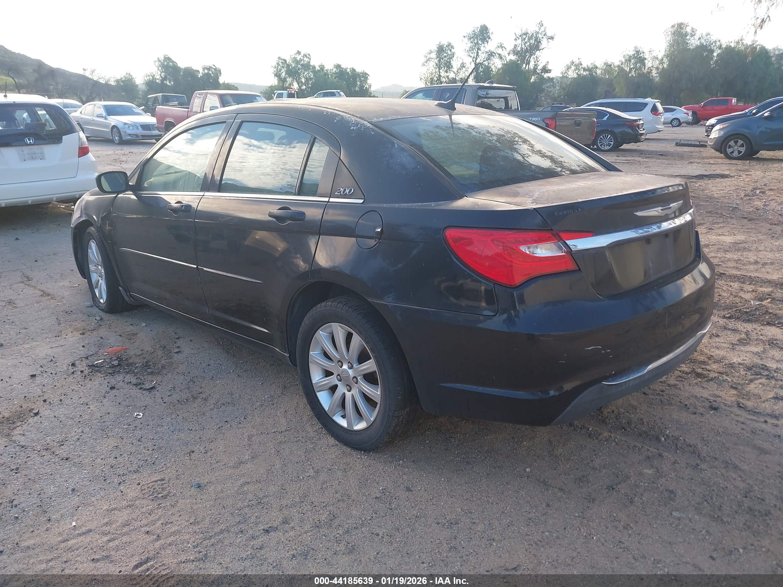 CHRYSLER 200 image 3