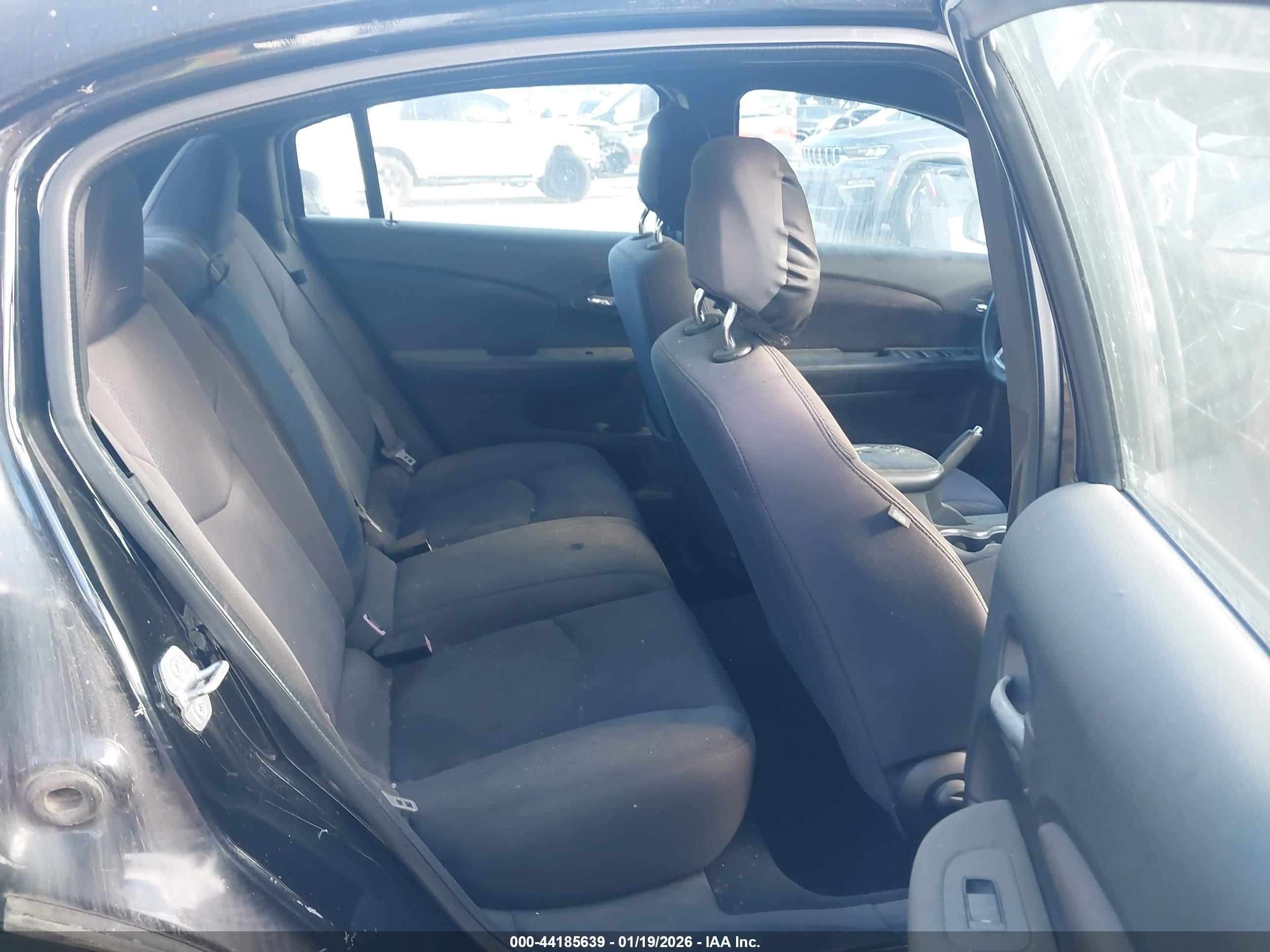 CHRYSLER 200 image 8