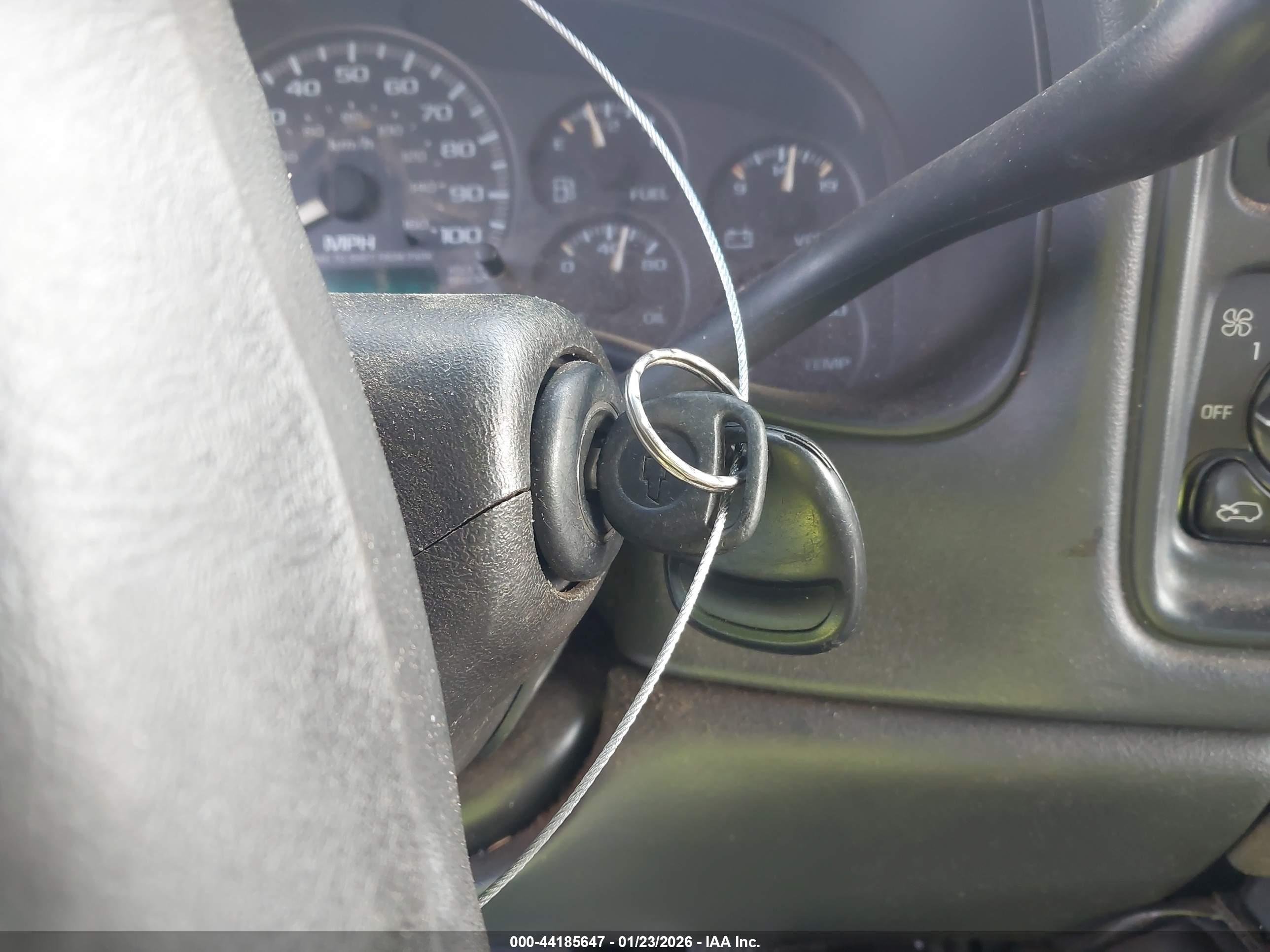 CHEVROLET SILVERADO image 11