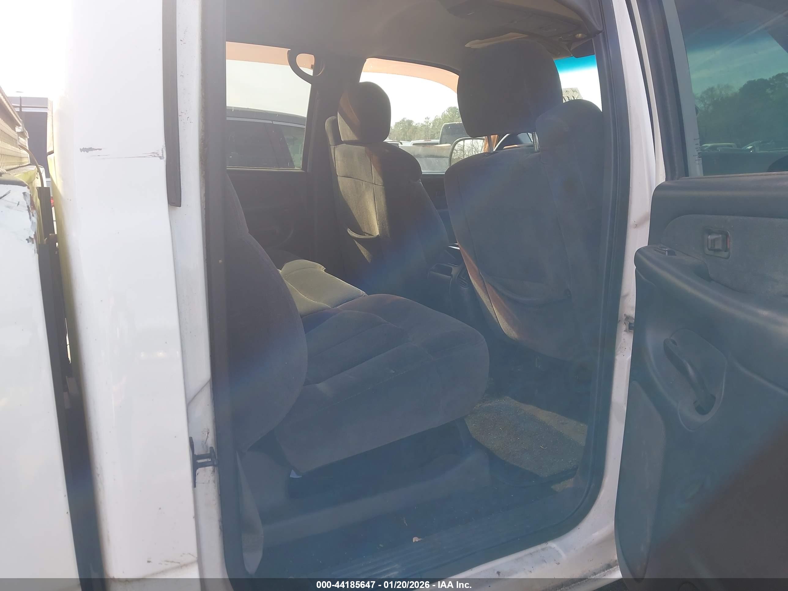 CHEVROLET SILVERADO image 8