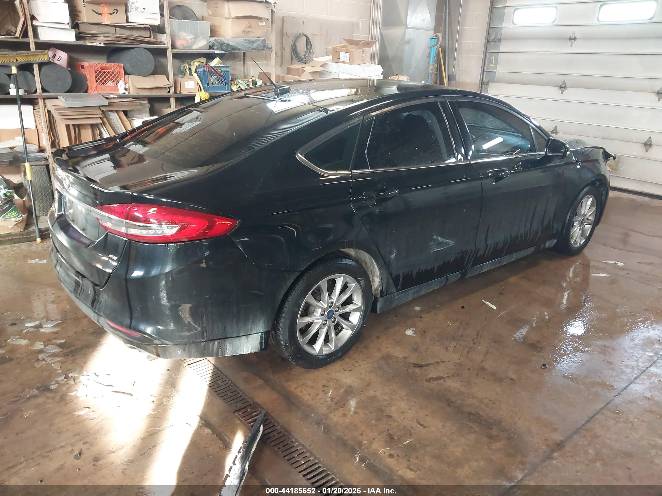 FORD FUSION image 4