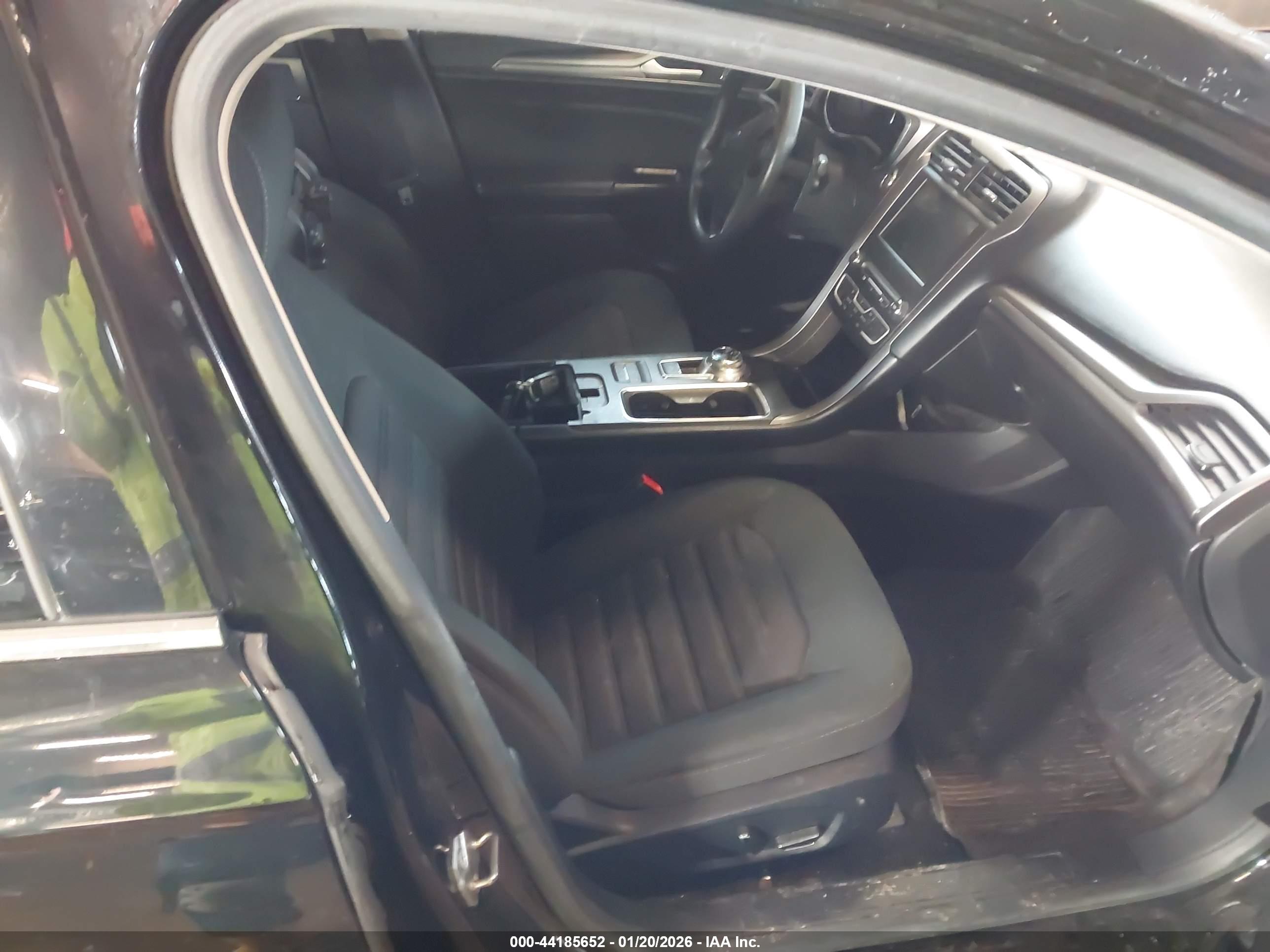 FORD FUSION image 5