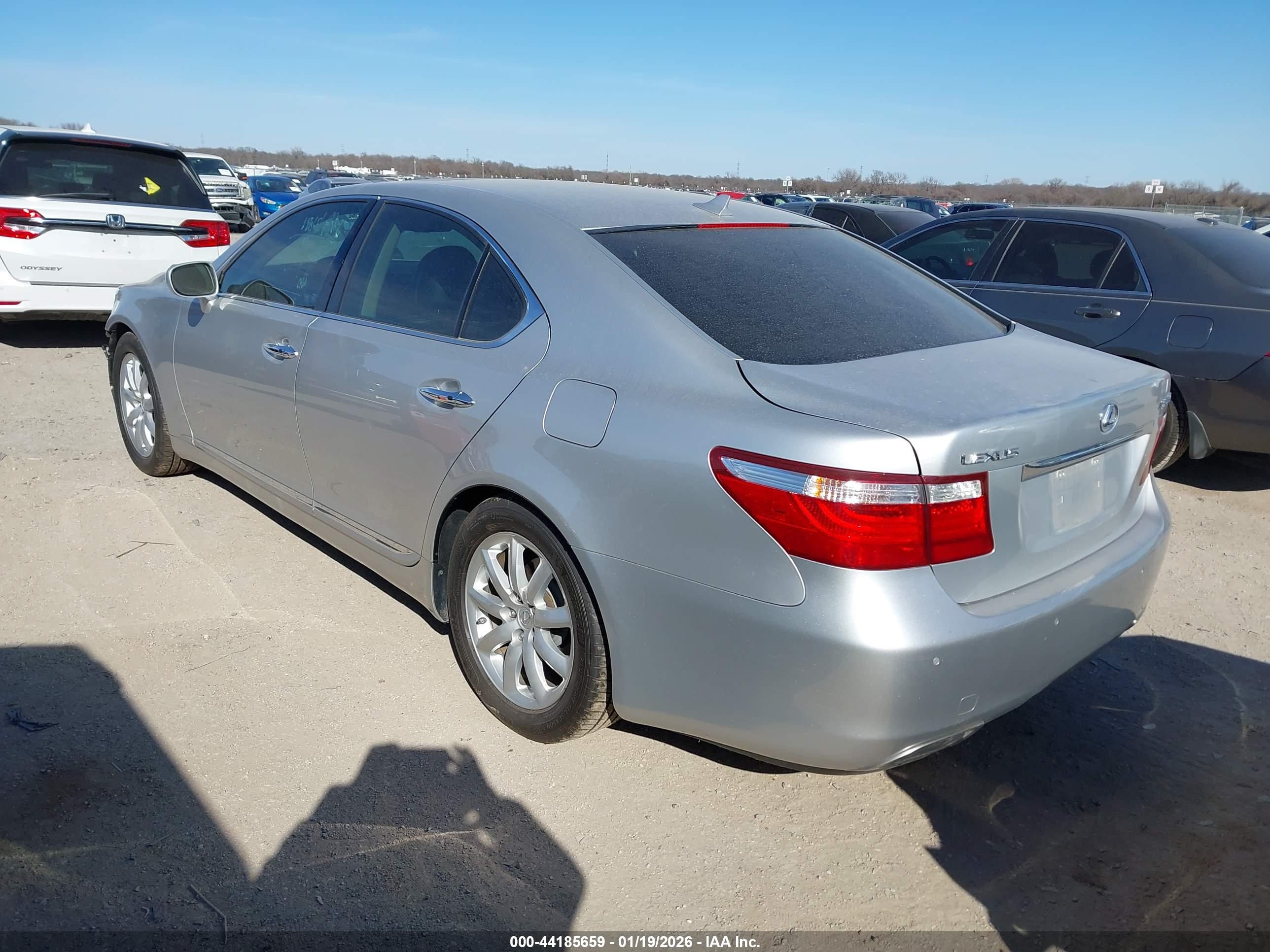 LEXUS LS image 3