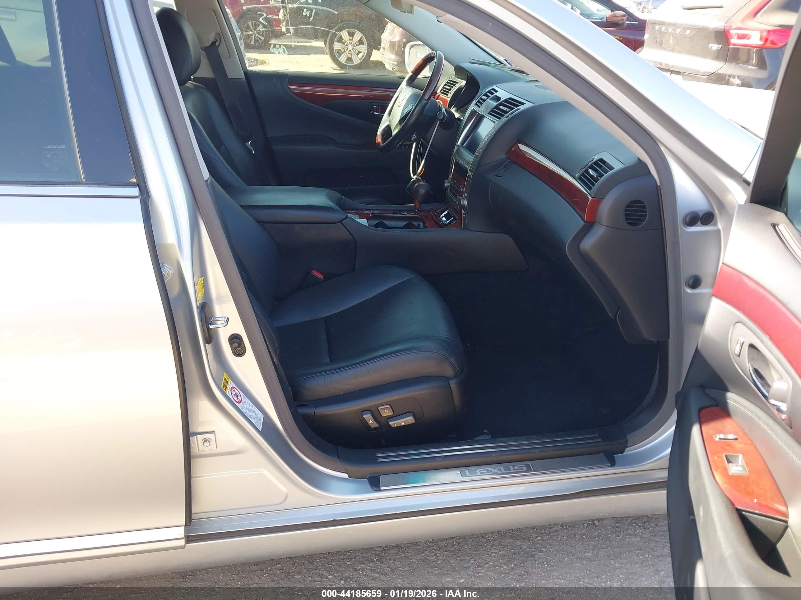 LEXUS LS image 5