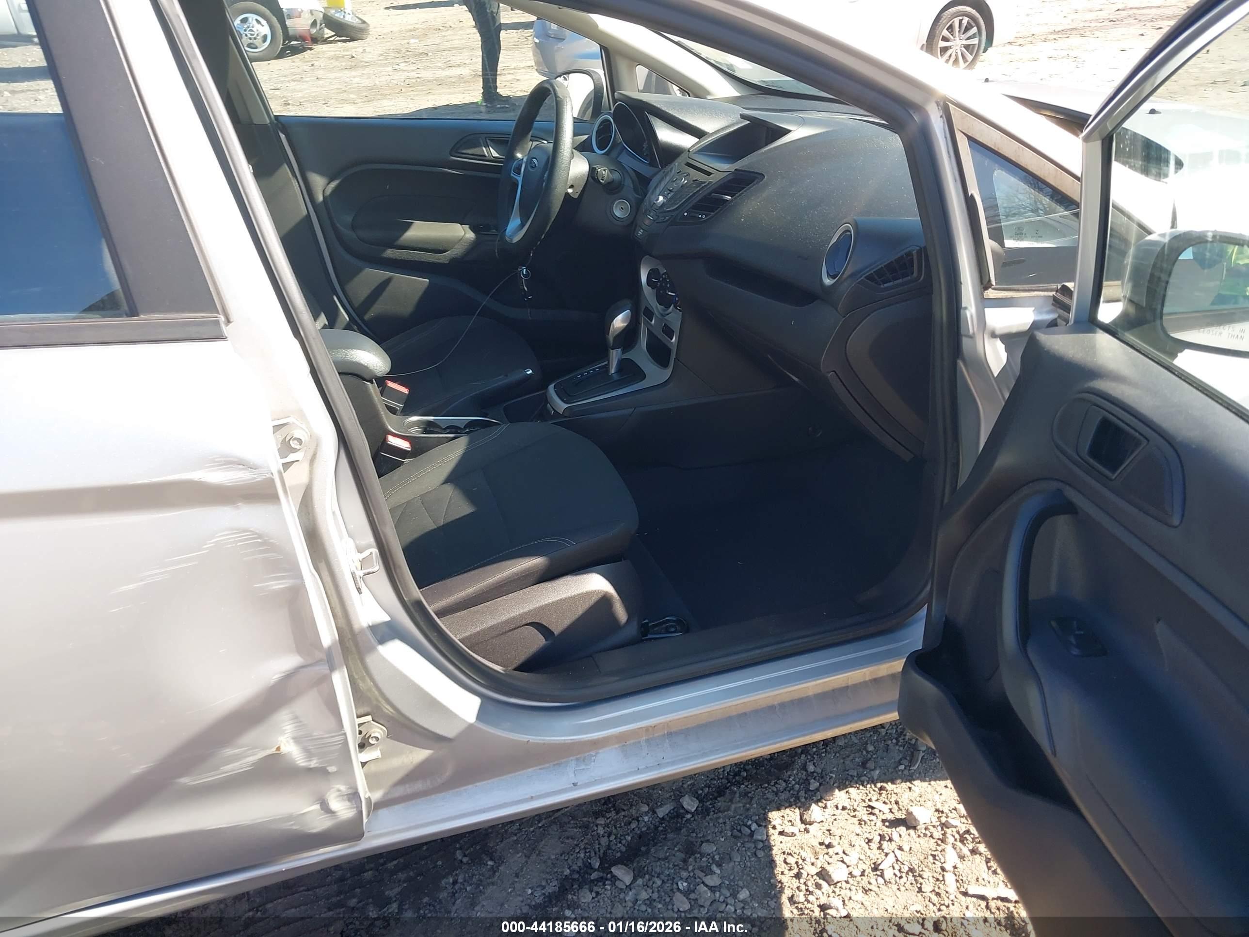 FORD FIESTA image 5