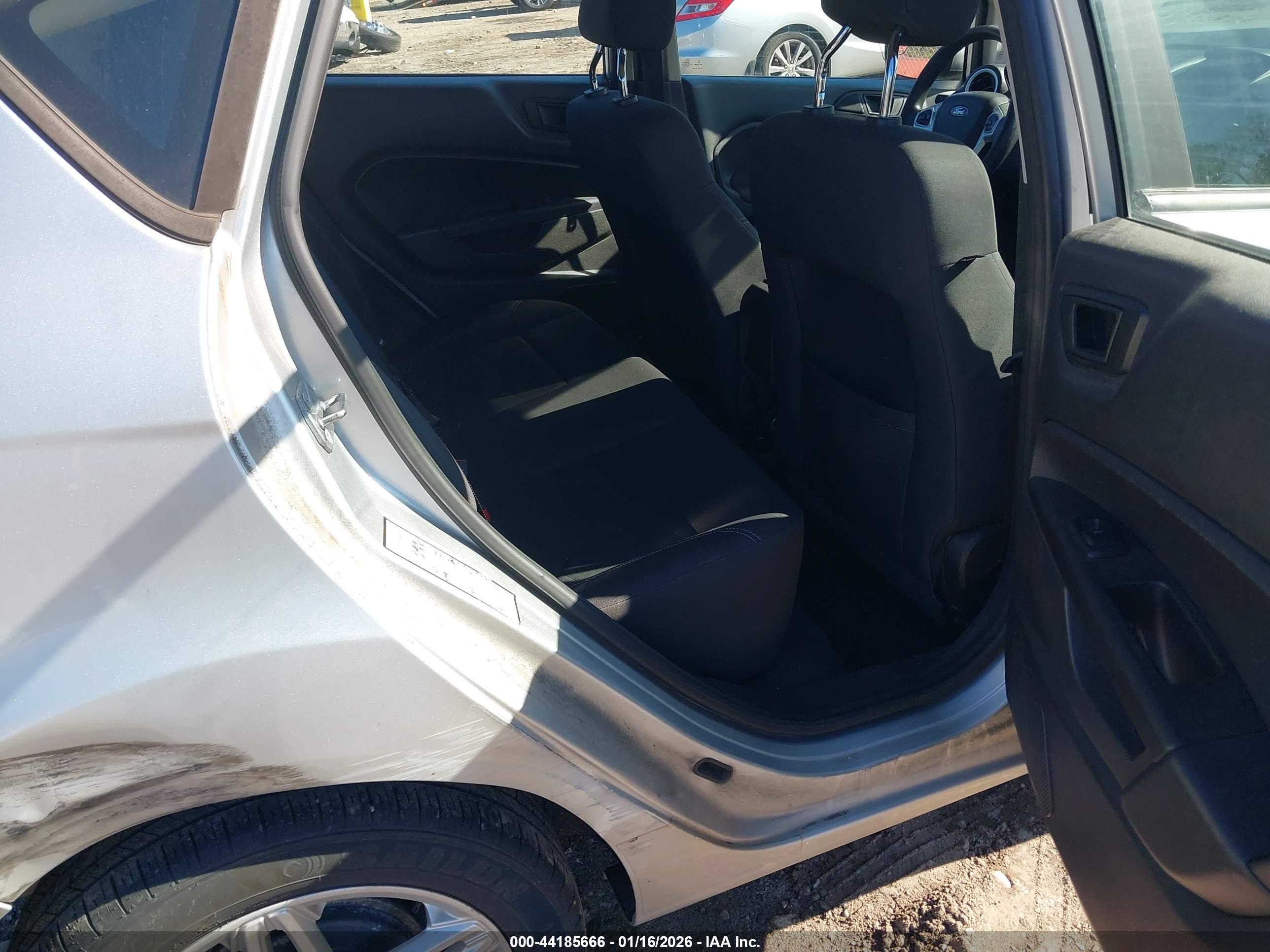 FORD FIESTA image 8