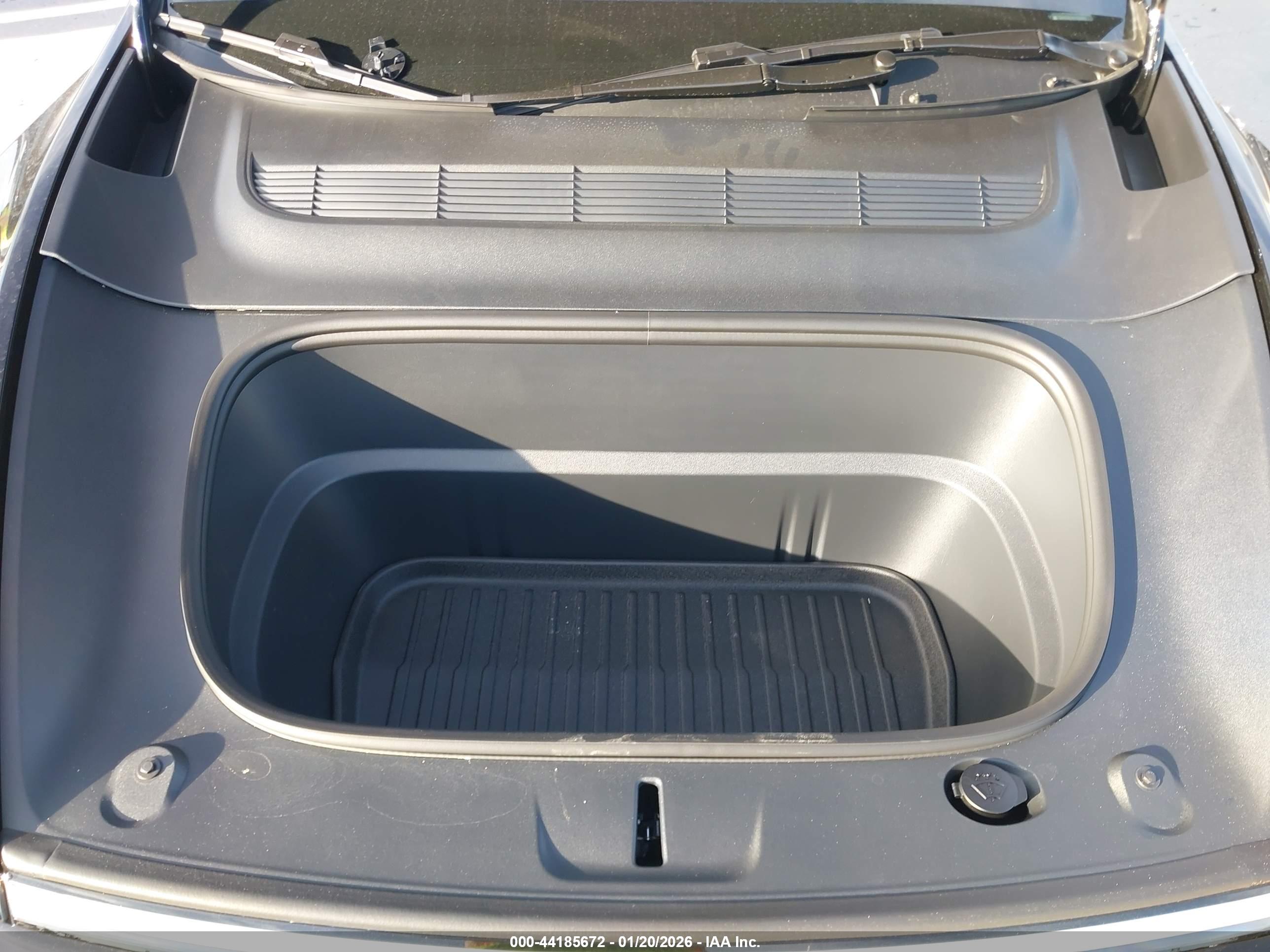 TESLA MODEL image 10
