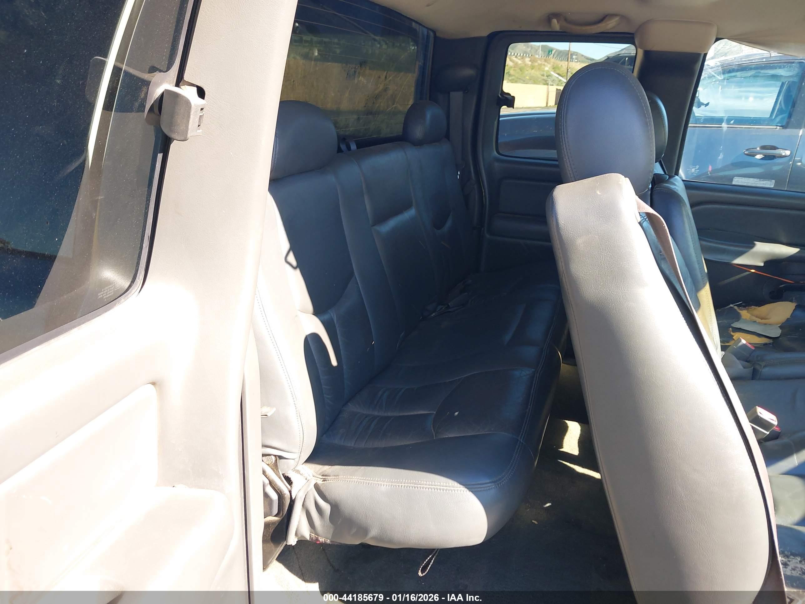 CHEVROLET SILVERADO image 8