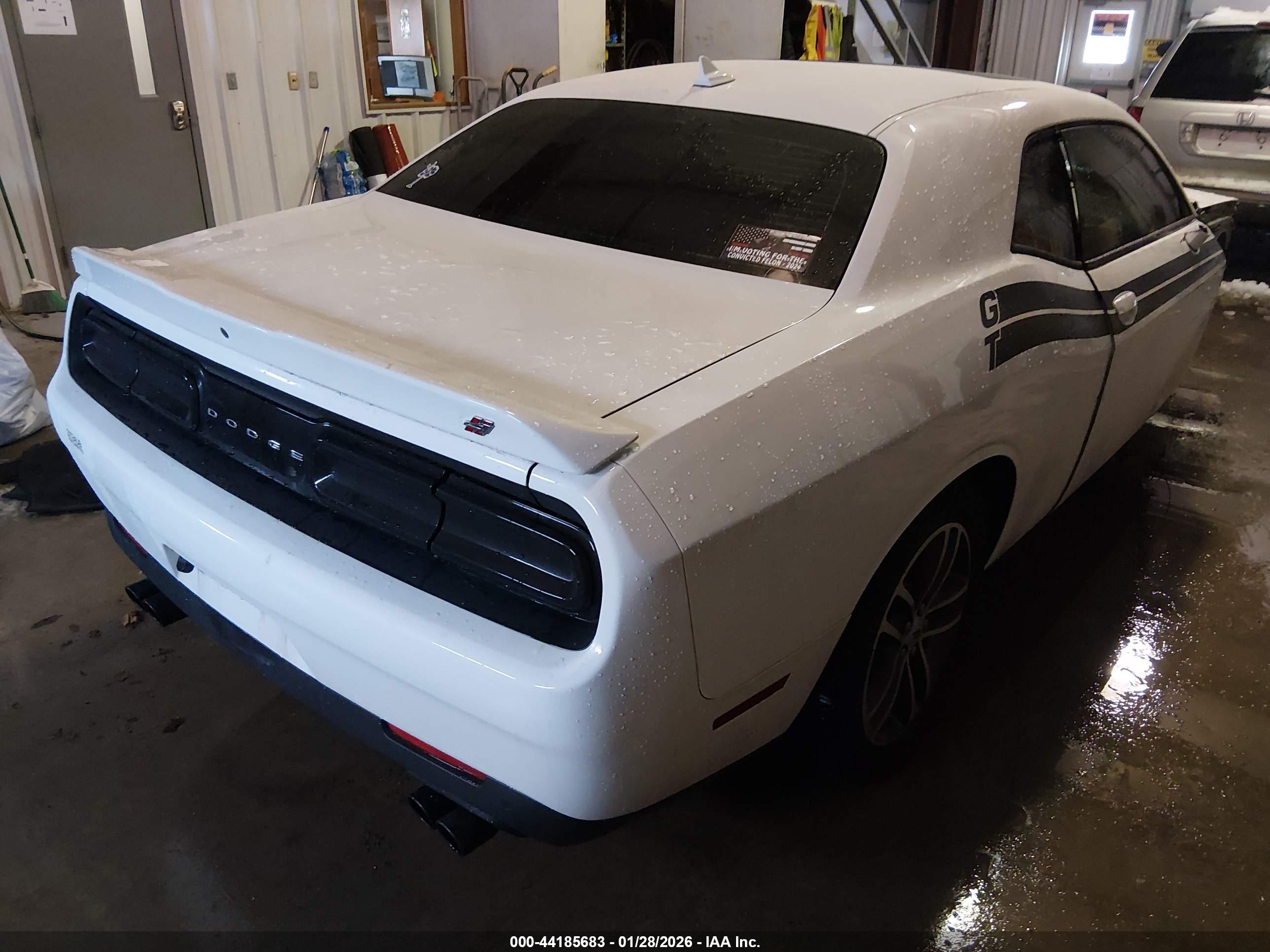 DODGE CHALLENGER image 4