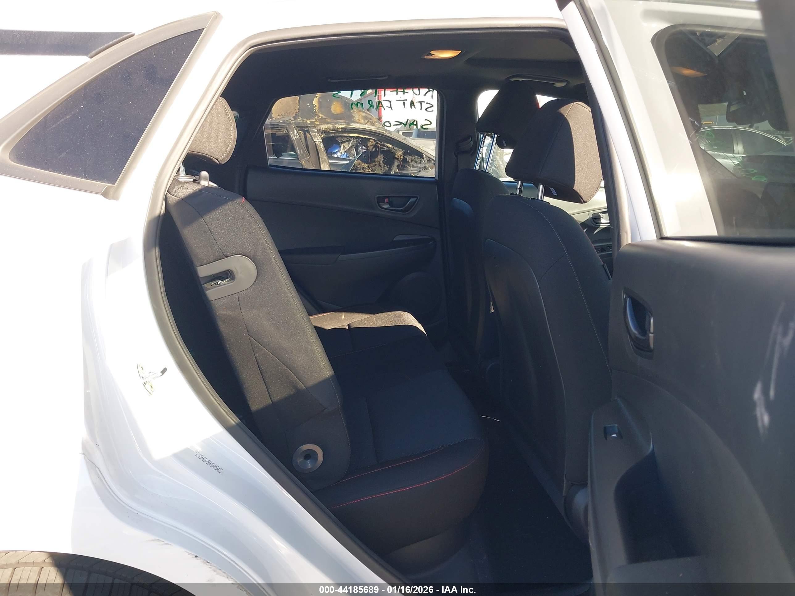 HYUNDAI KONA image 8