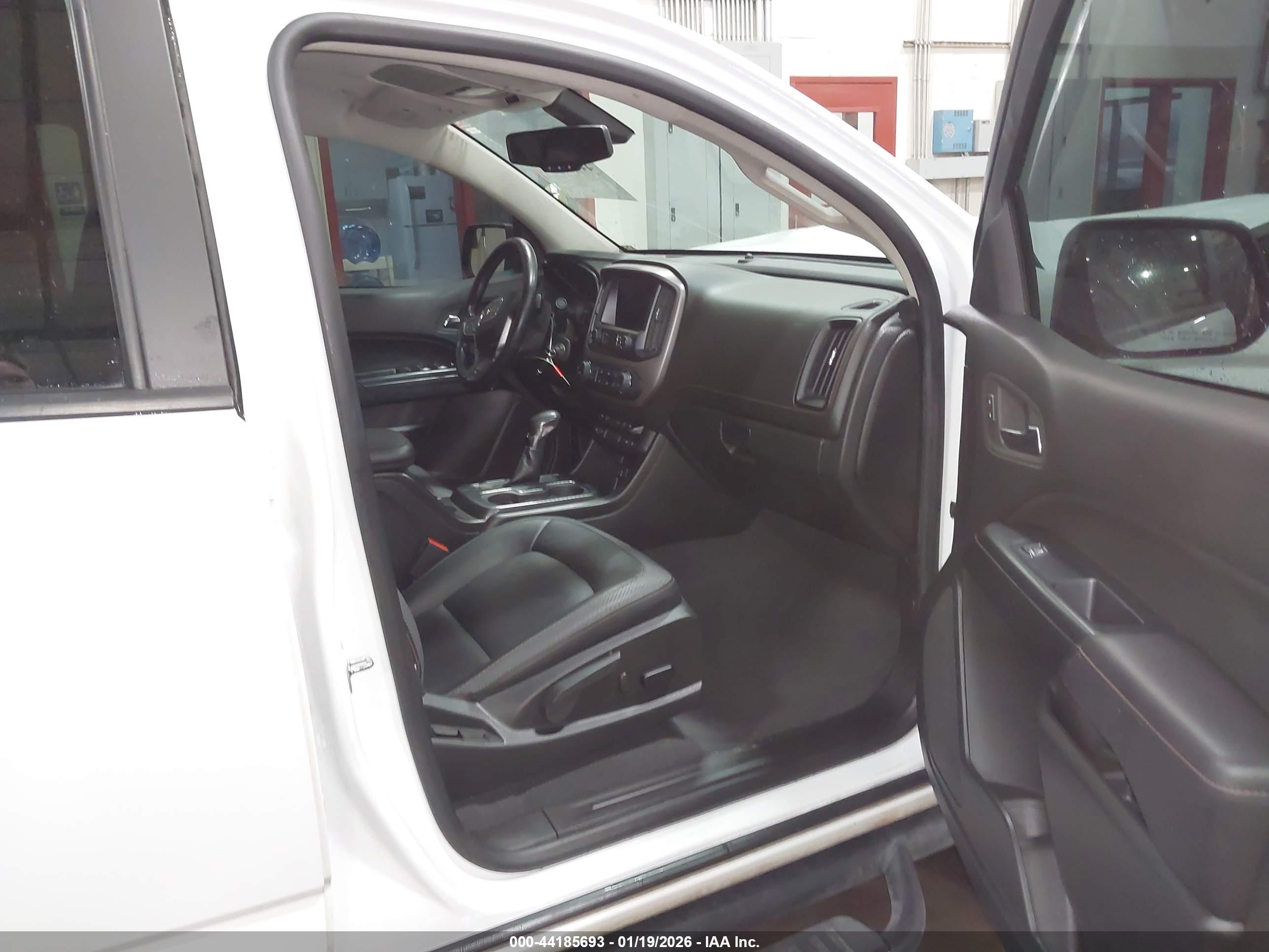 GMC CANYON image 5