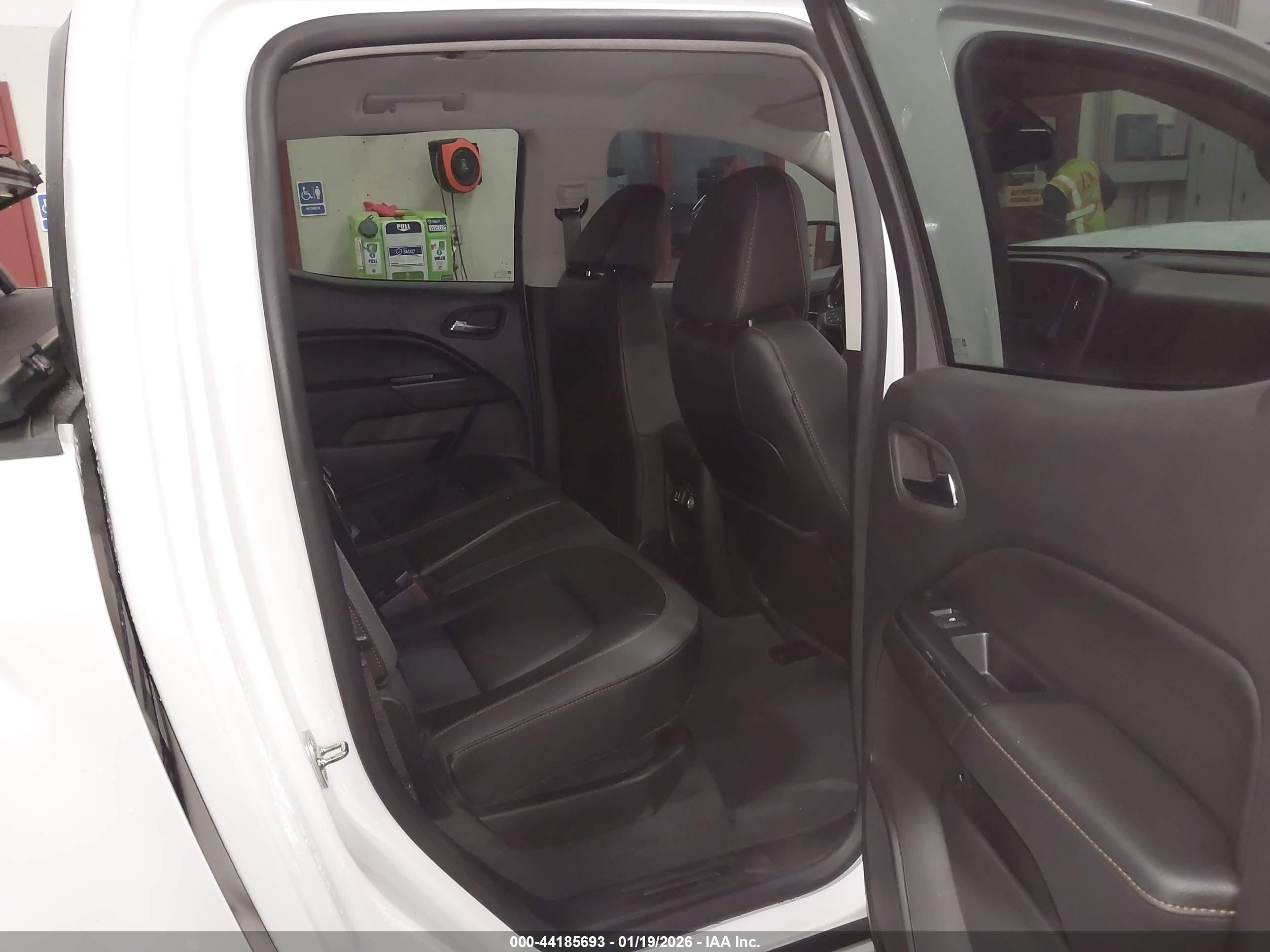 GMC CANYON image 8