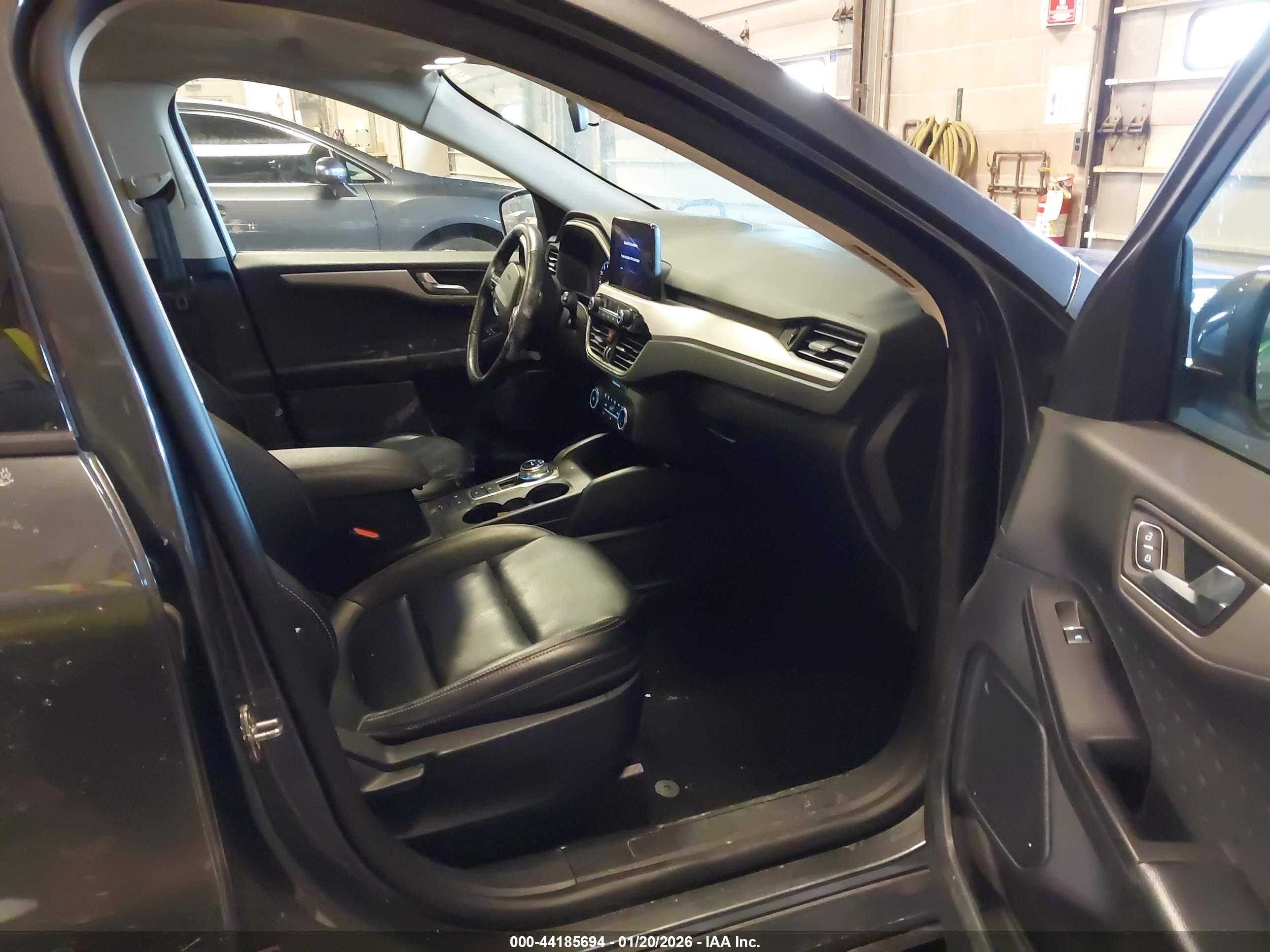 FORD ESCAPE image 5