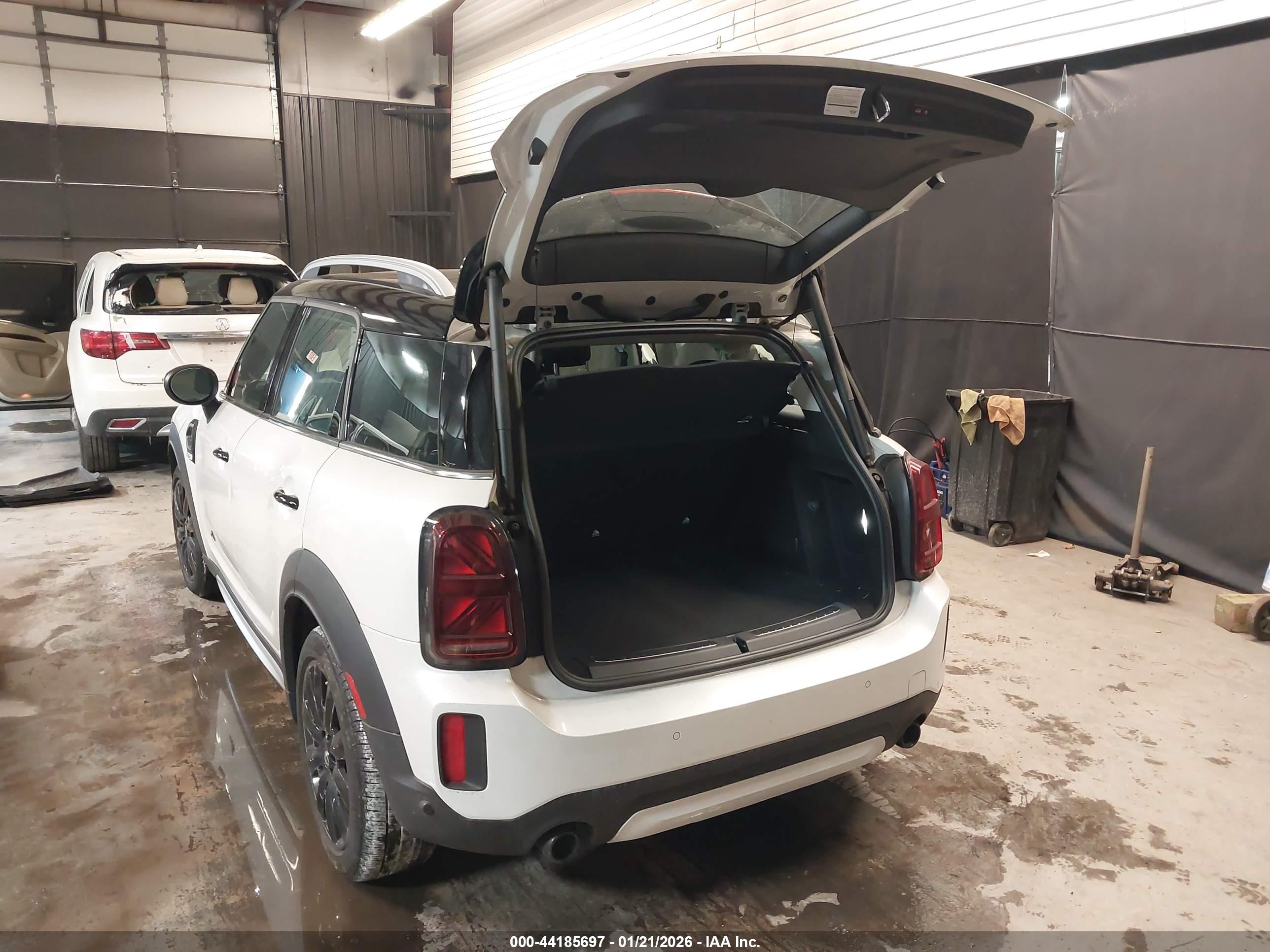 MINI COUNTRYMAN image 3
