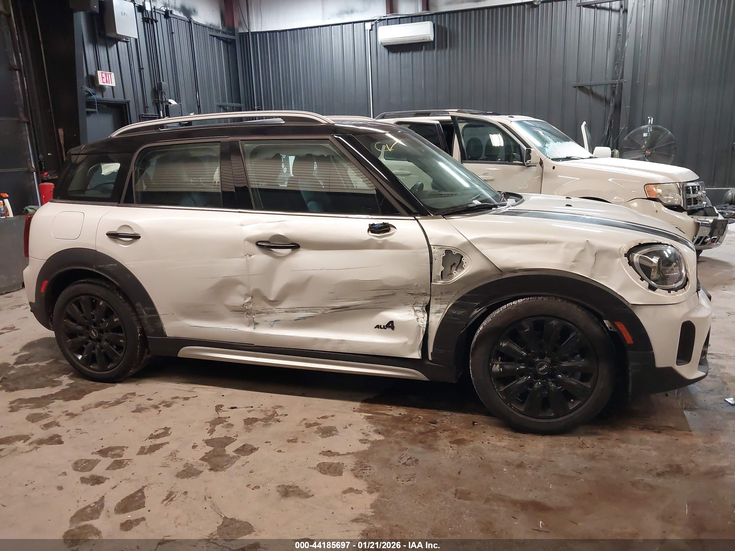 MINI COUNTRYMAN image 6