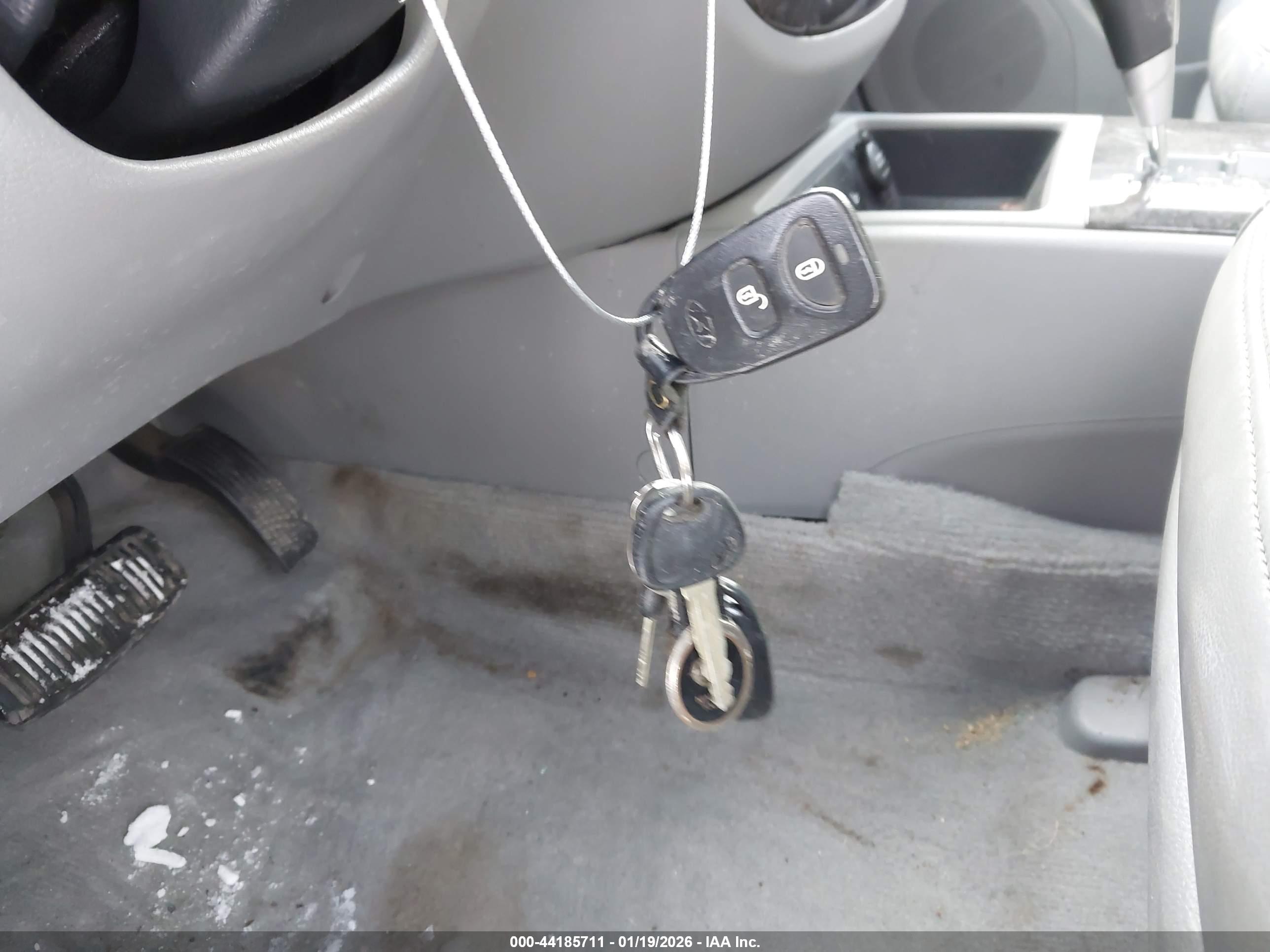 HYUNDAI SANTA image 11