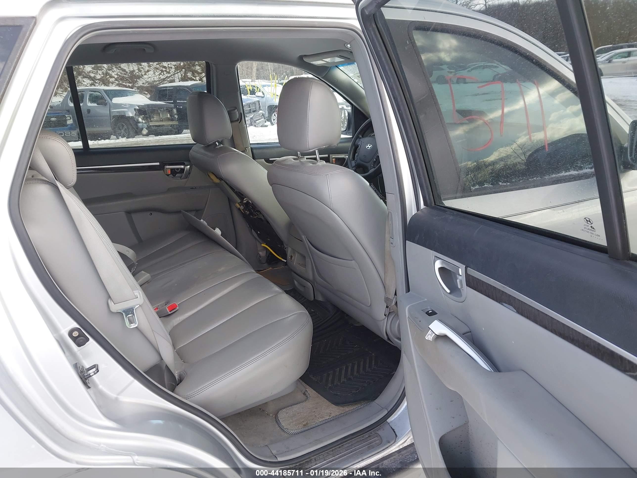 HYUNDAI SANTA image 8