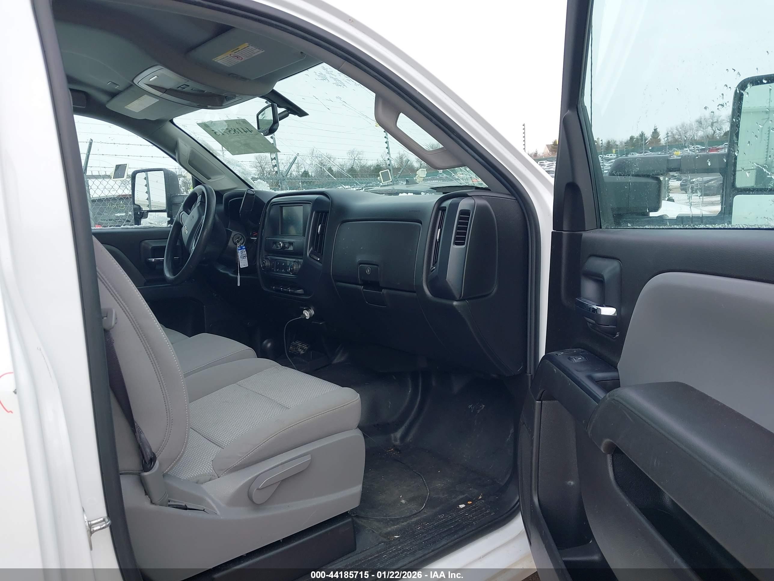CHEVROLET SILVERADO image 5