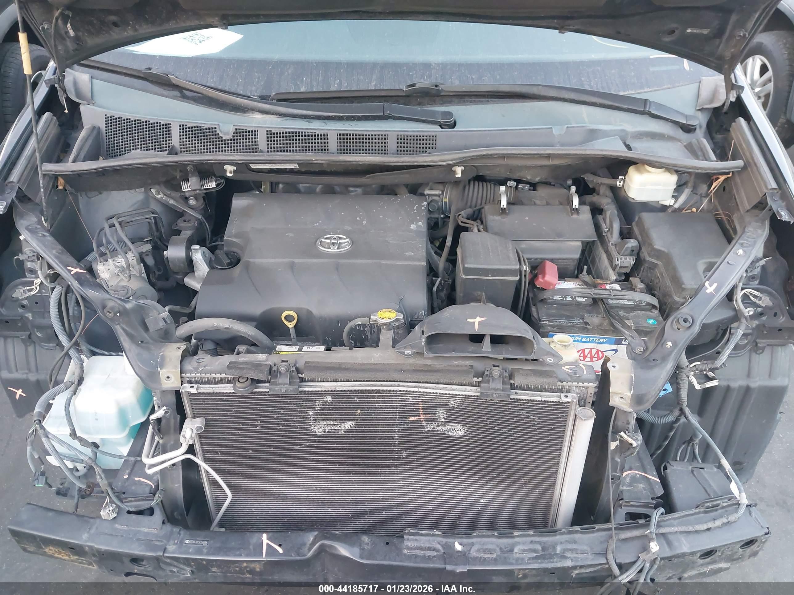 TOYOTA SIENNA image 10