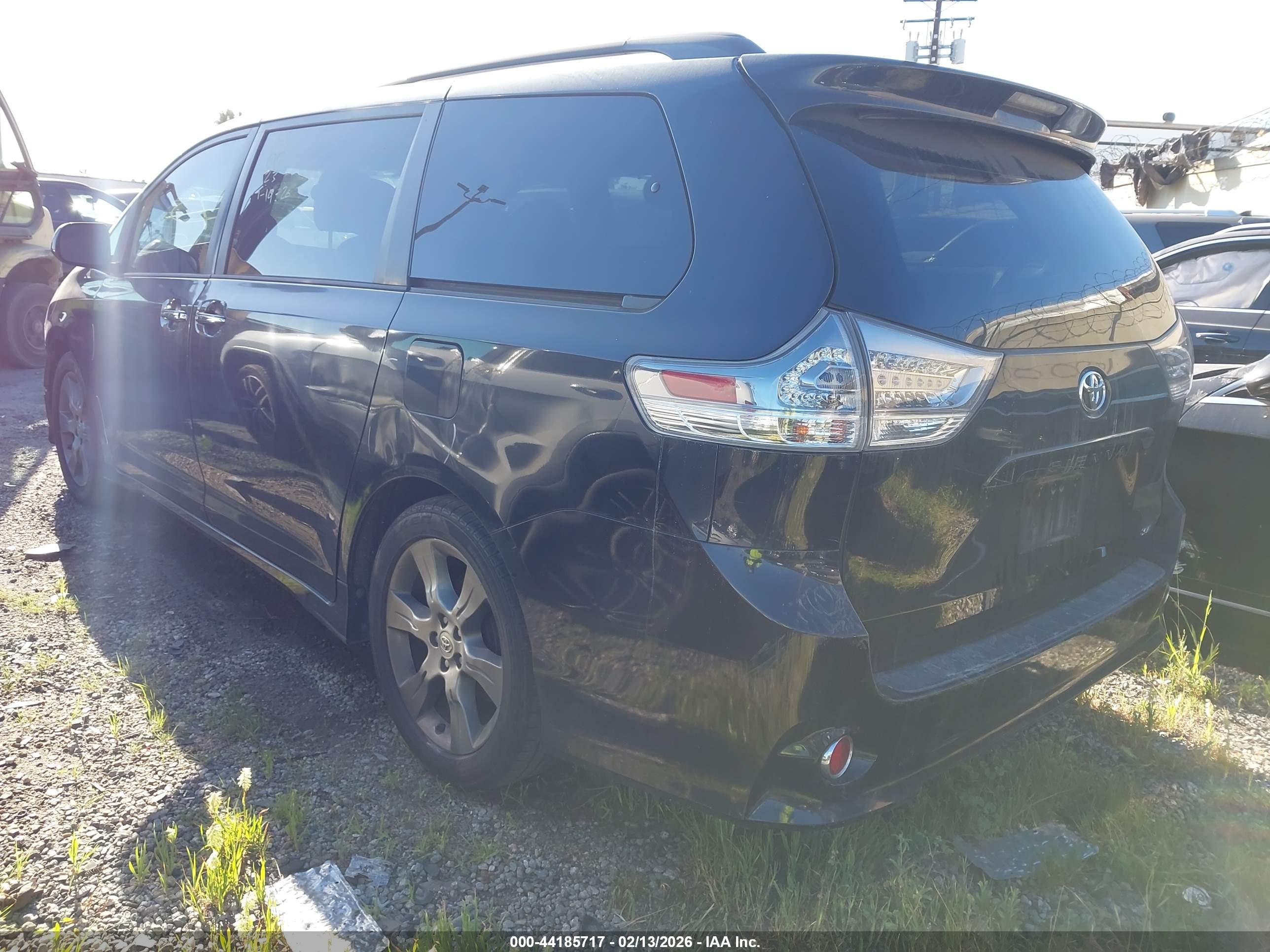 TOYOTA SIENNA image 3