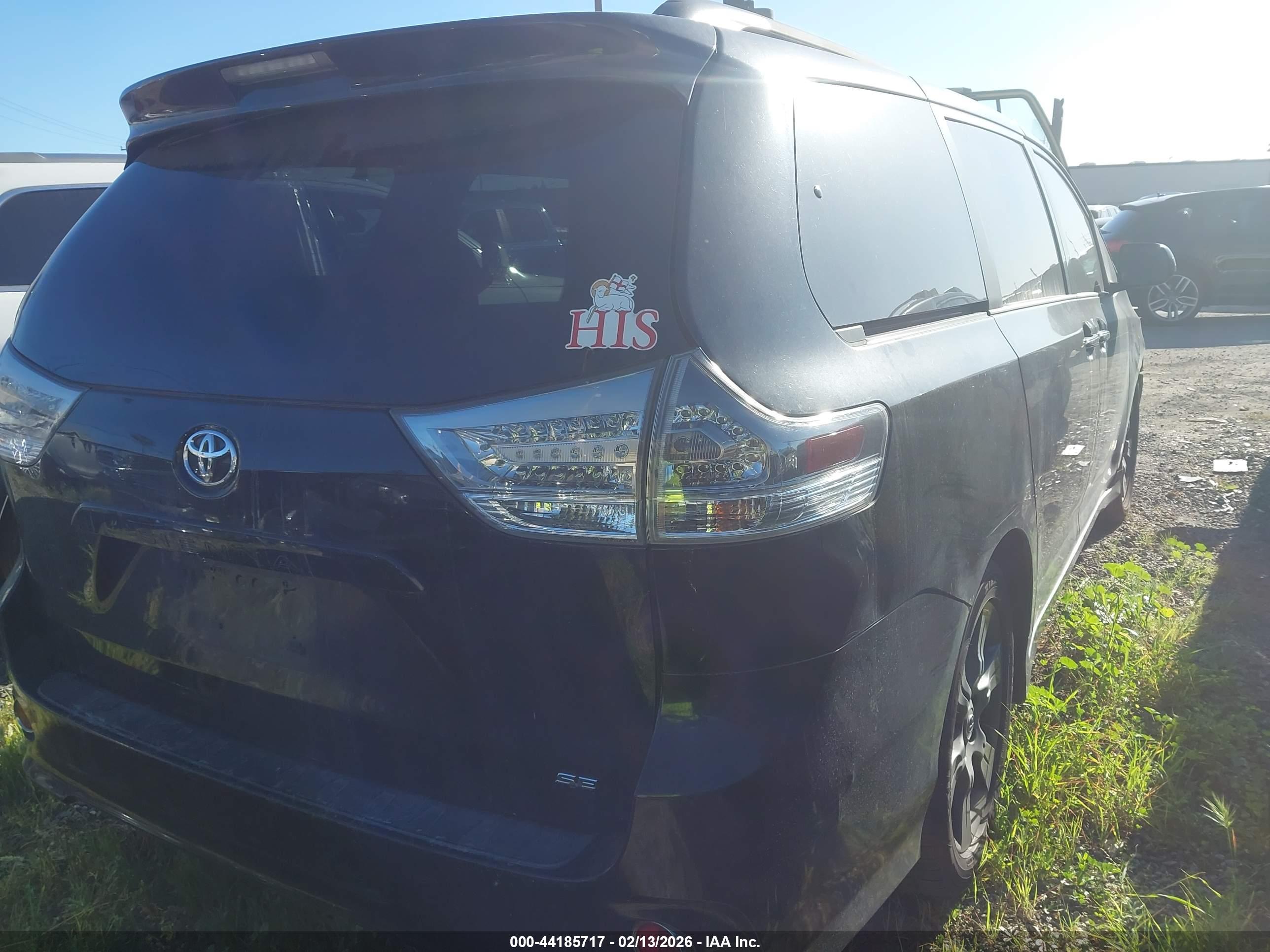 TOYOTA SIENNA image 4