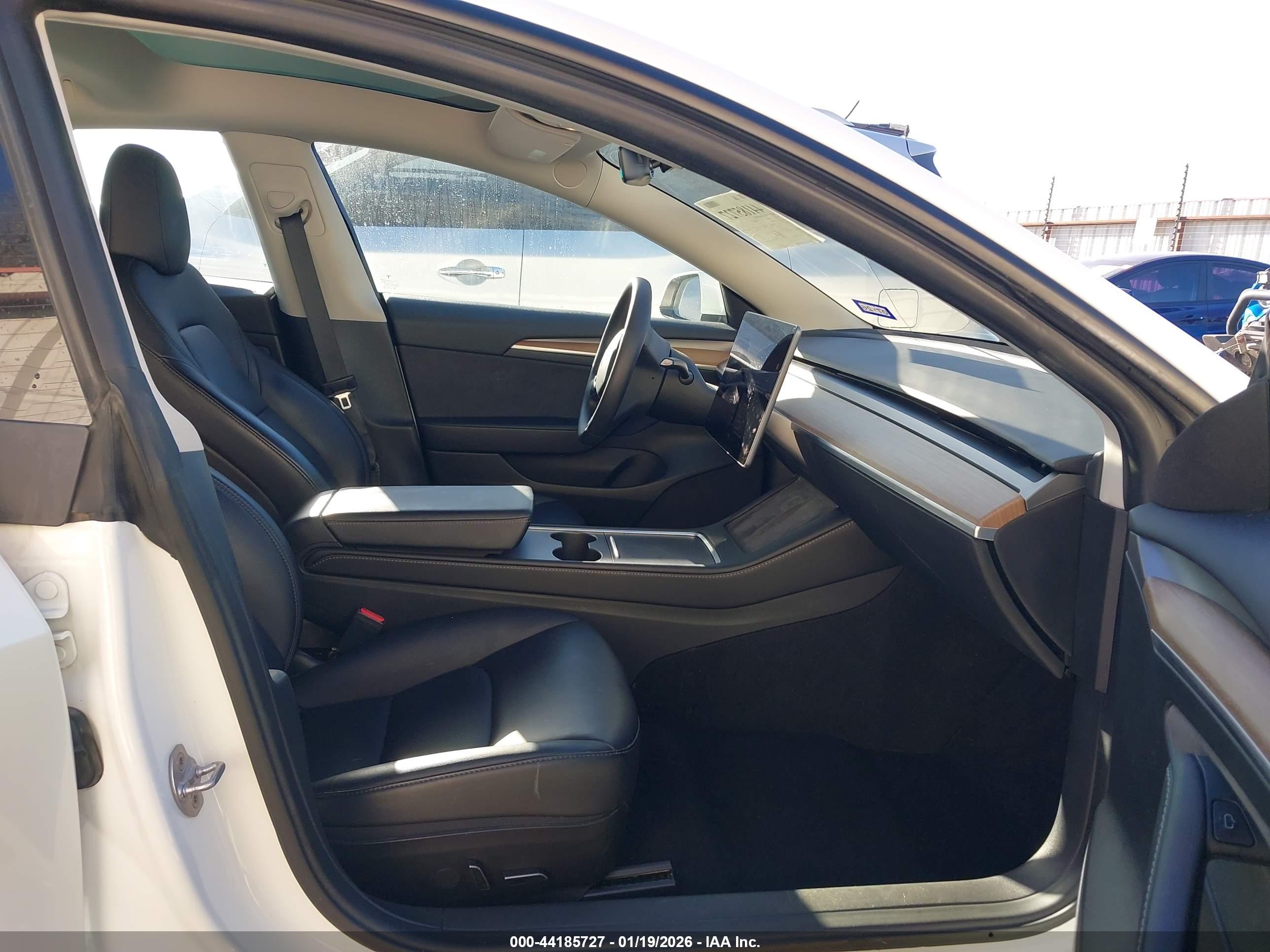 TESLA MODEL image 5