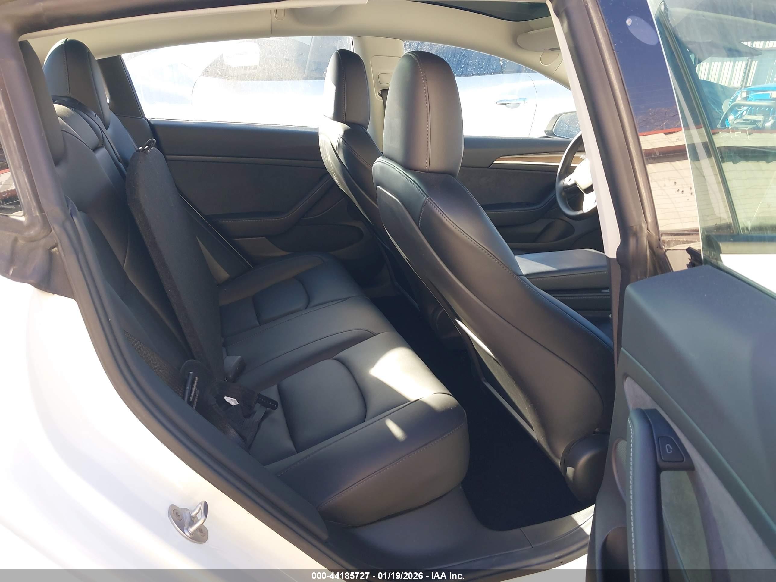 TESLA MODEL image 8