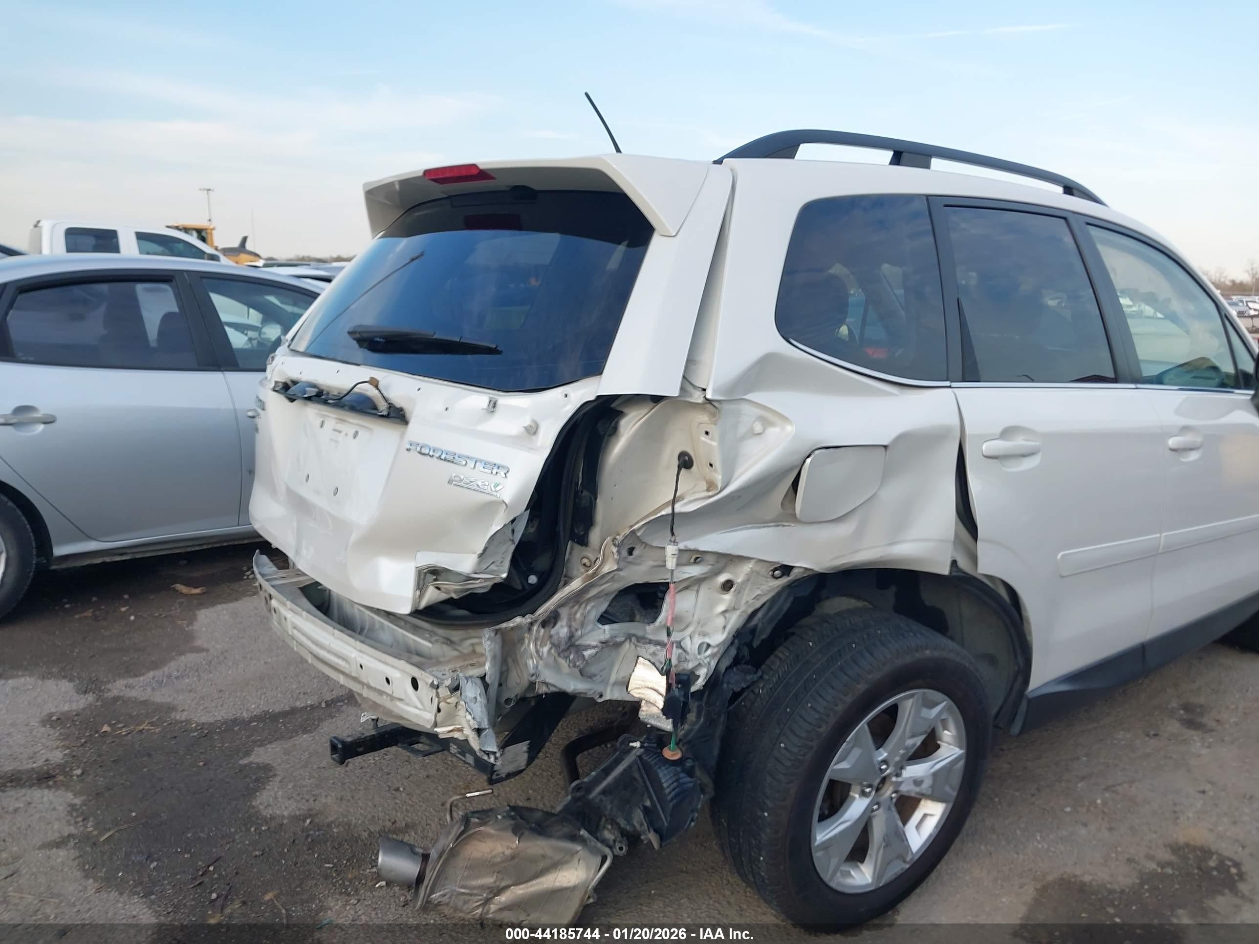 SUBARU FORESTER image 6