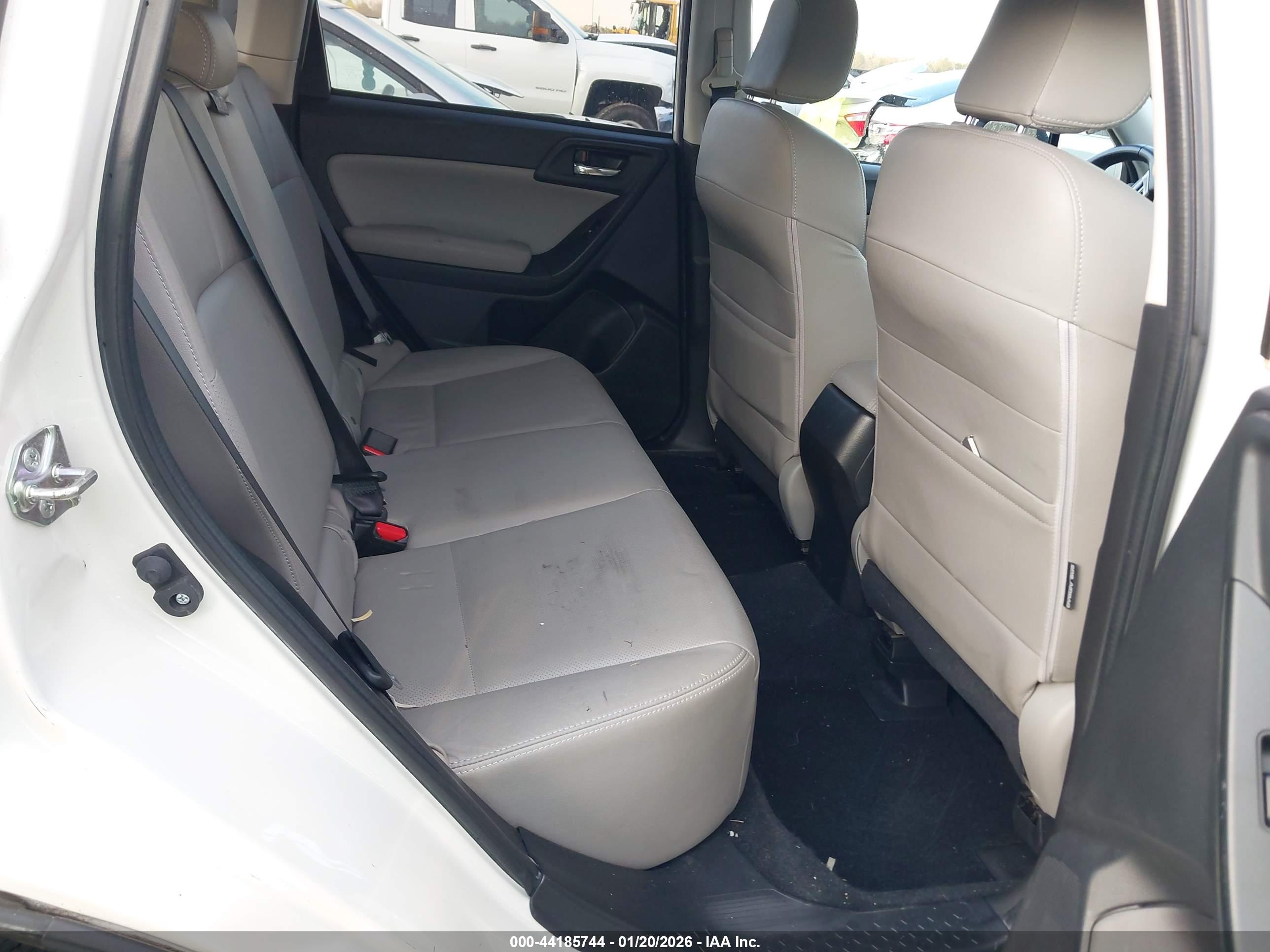 SUBARU FORESTER image 8