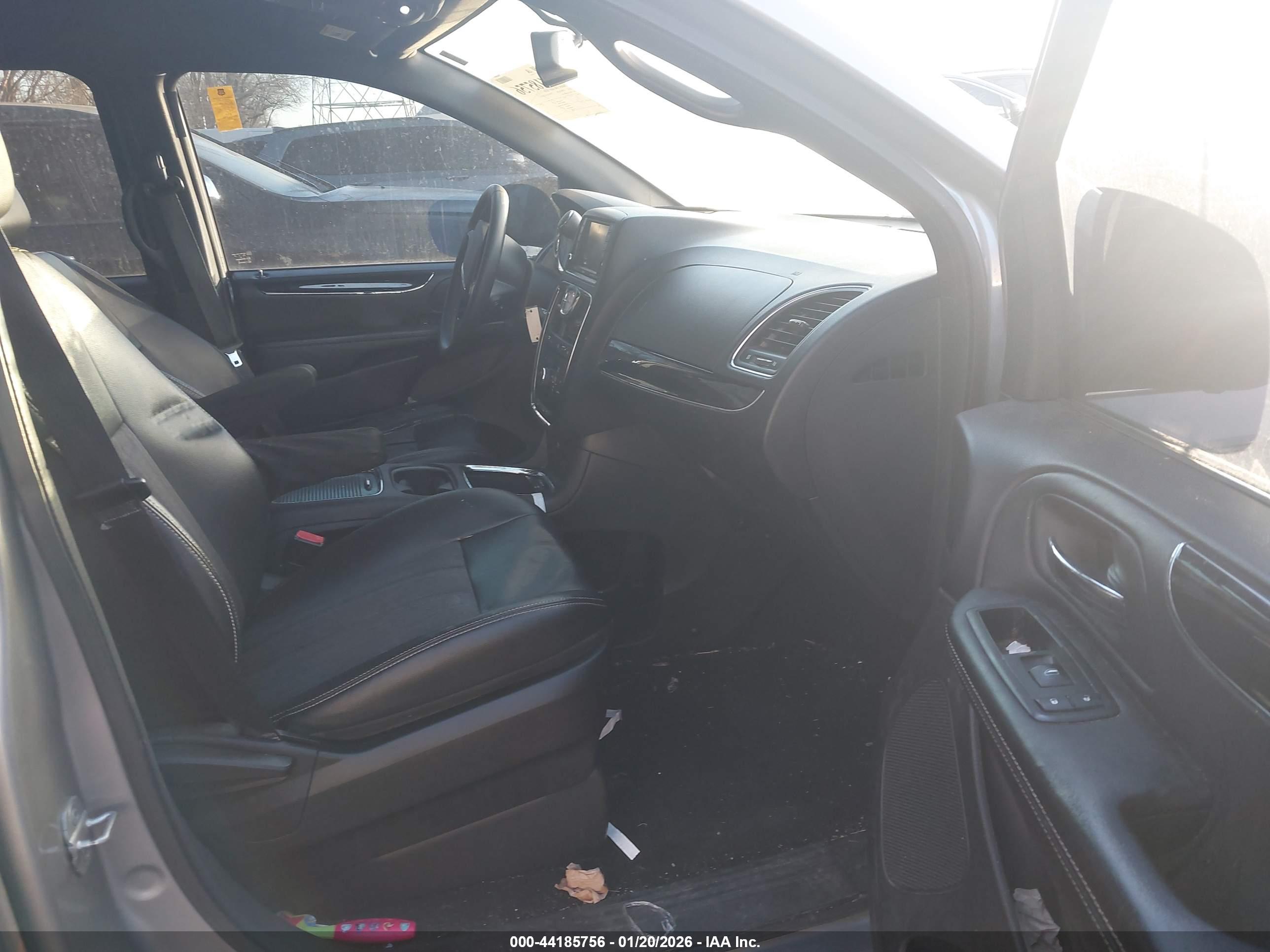 CHRYSLER TOWN image 5