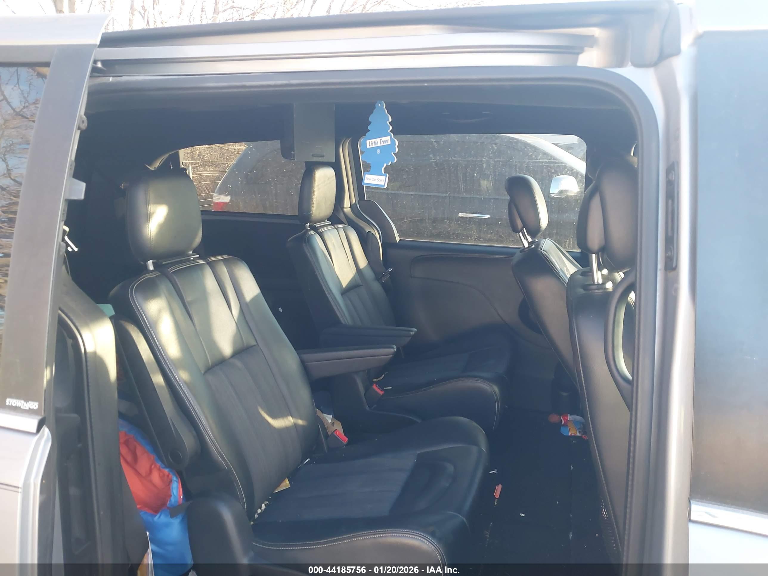 CHRYSLER TOWN image 8