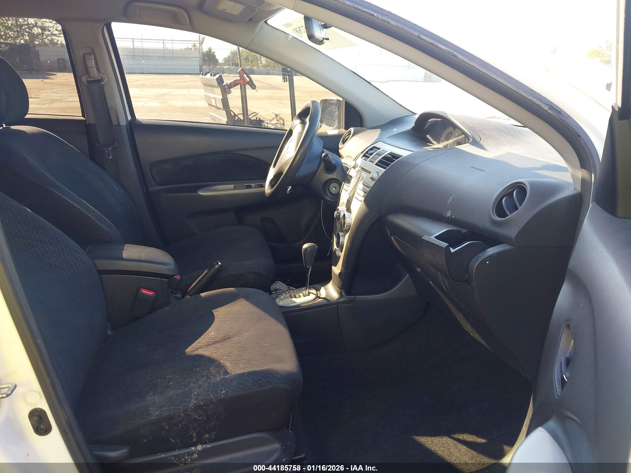 TOYOTA YARIS image 5