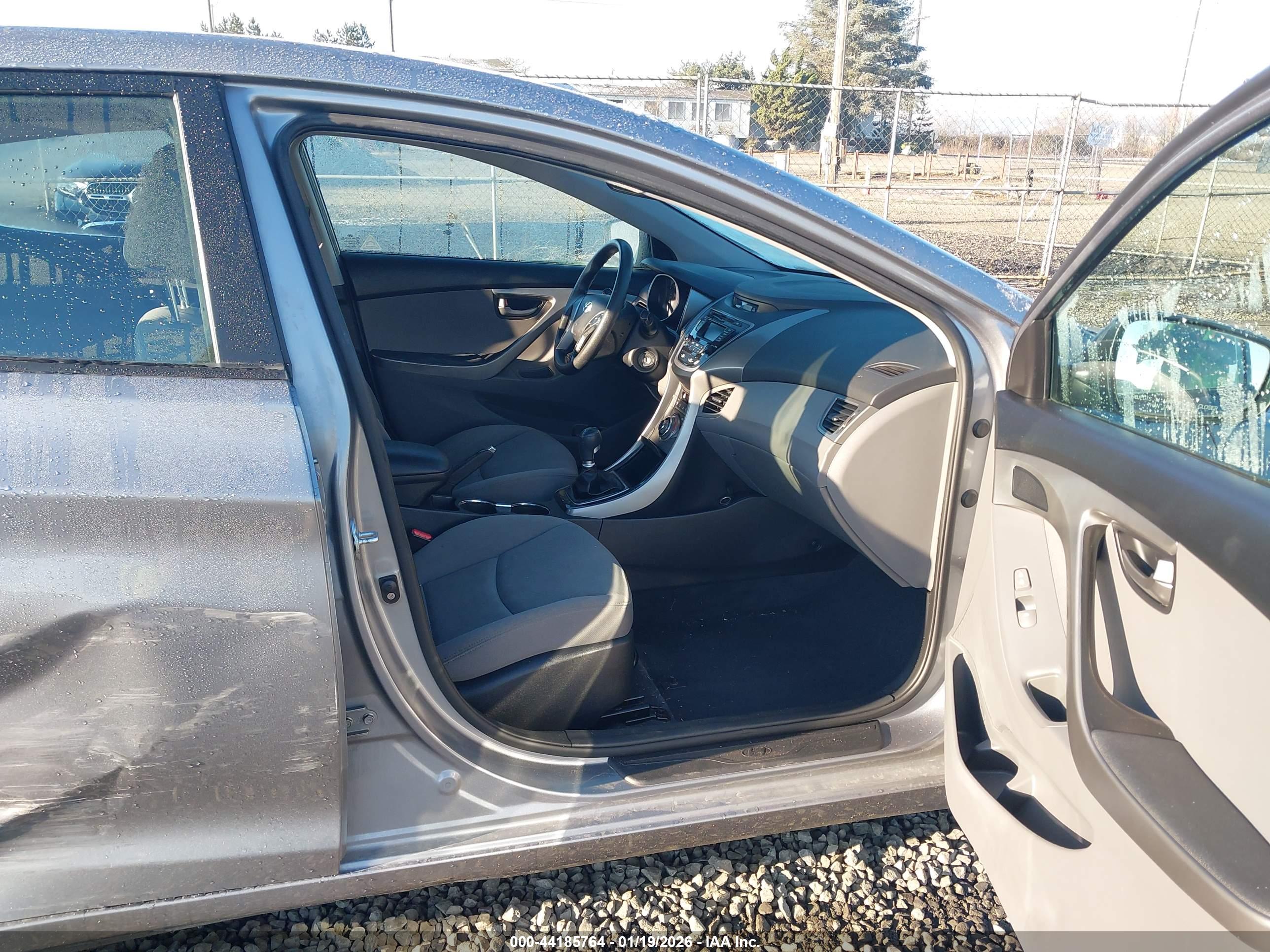 HYUNDAI ELANTRA image 5