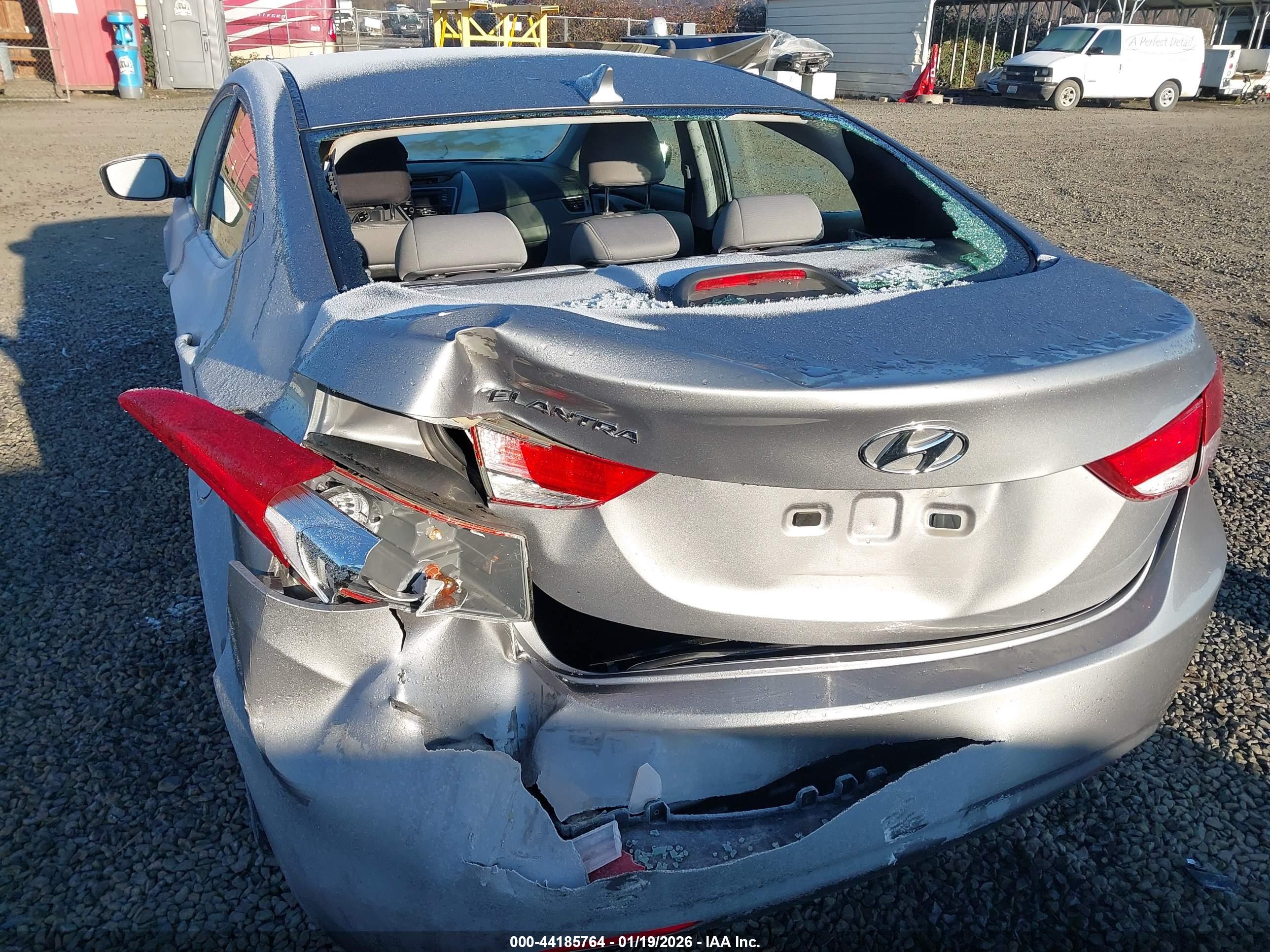 HYUNDAI ELANTRA image 6