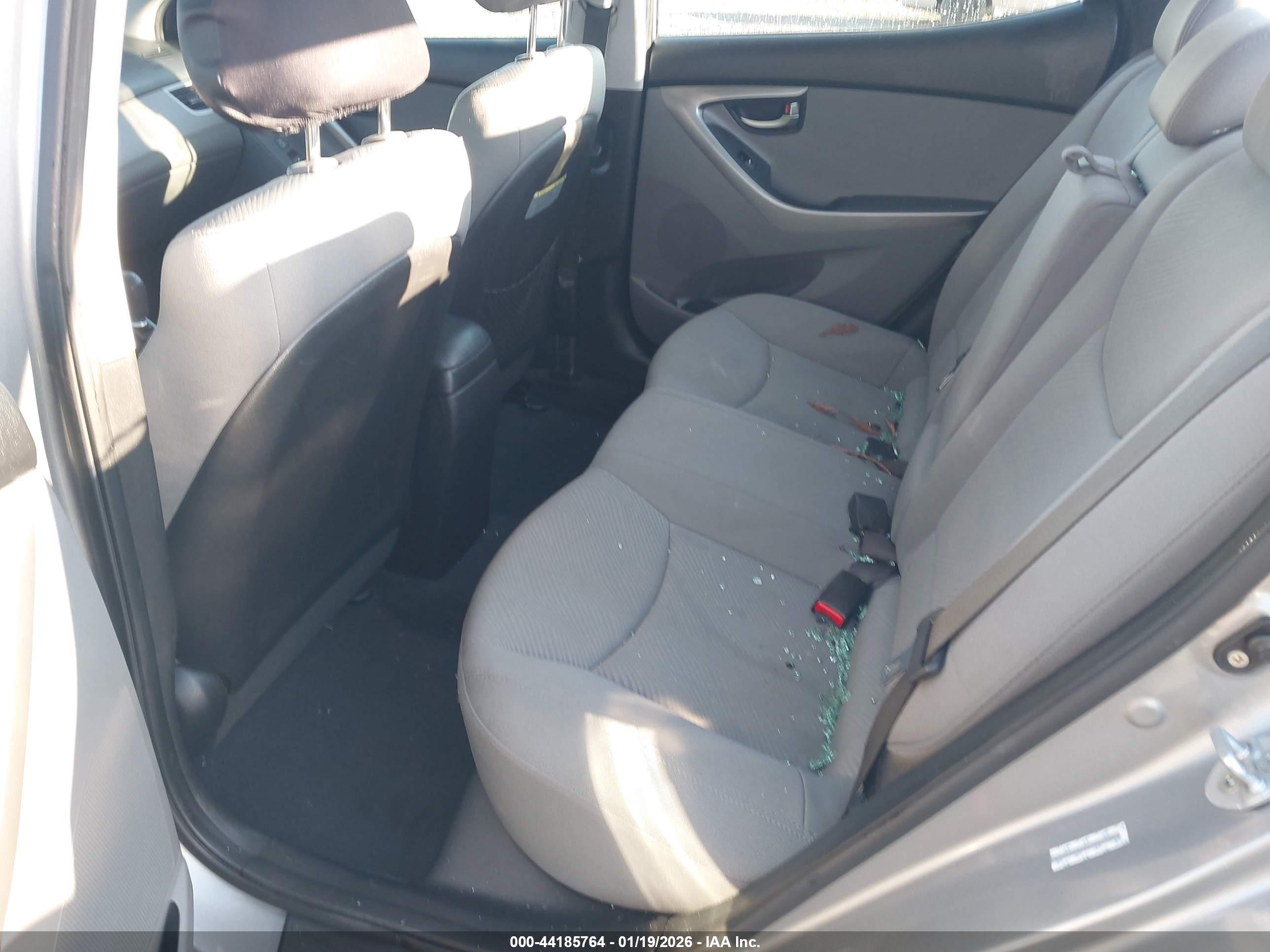 HYUNDAI ELANTRA image 8