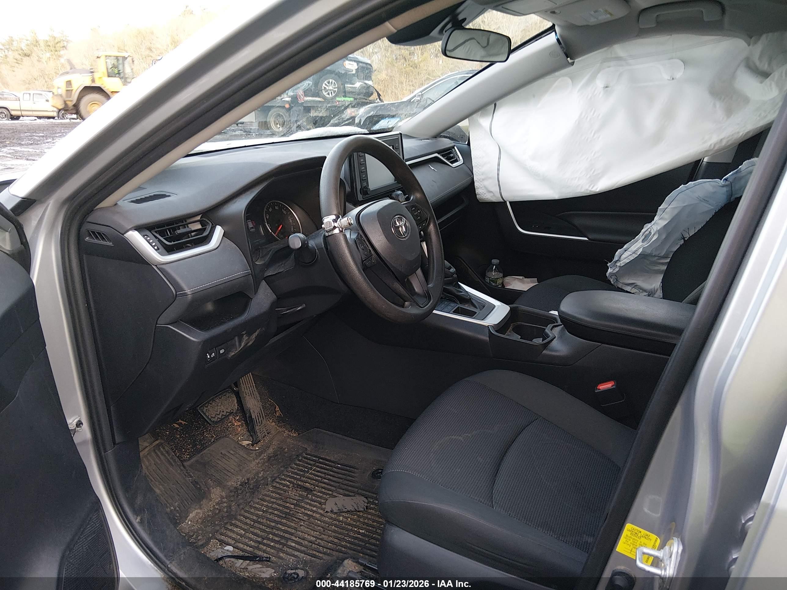 TOYOTA RAV4 image 5