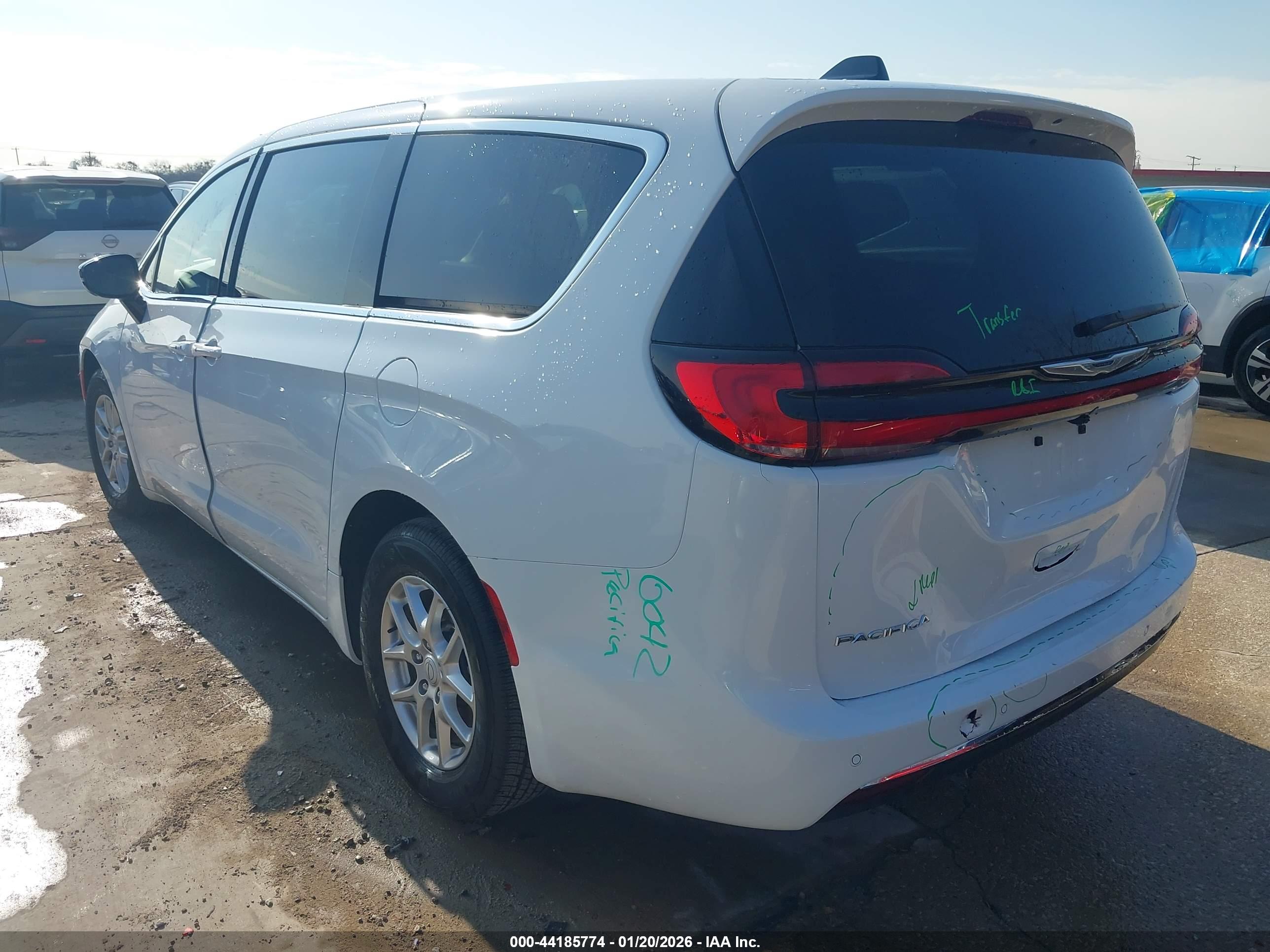 CHRYSLER PACIFICA image 3