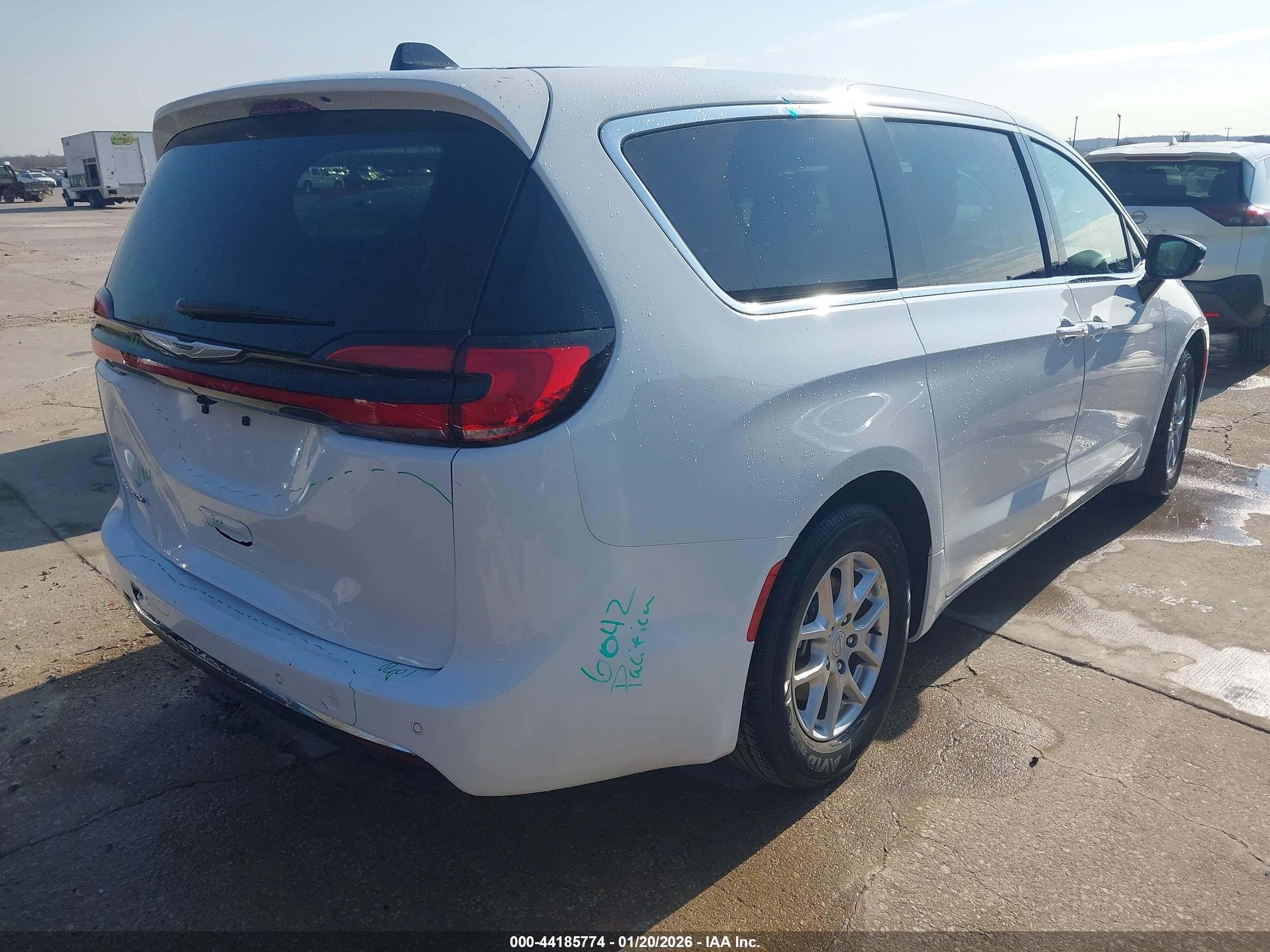 CHRYSLER PACIFICA image 4