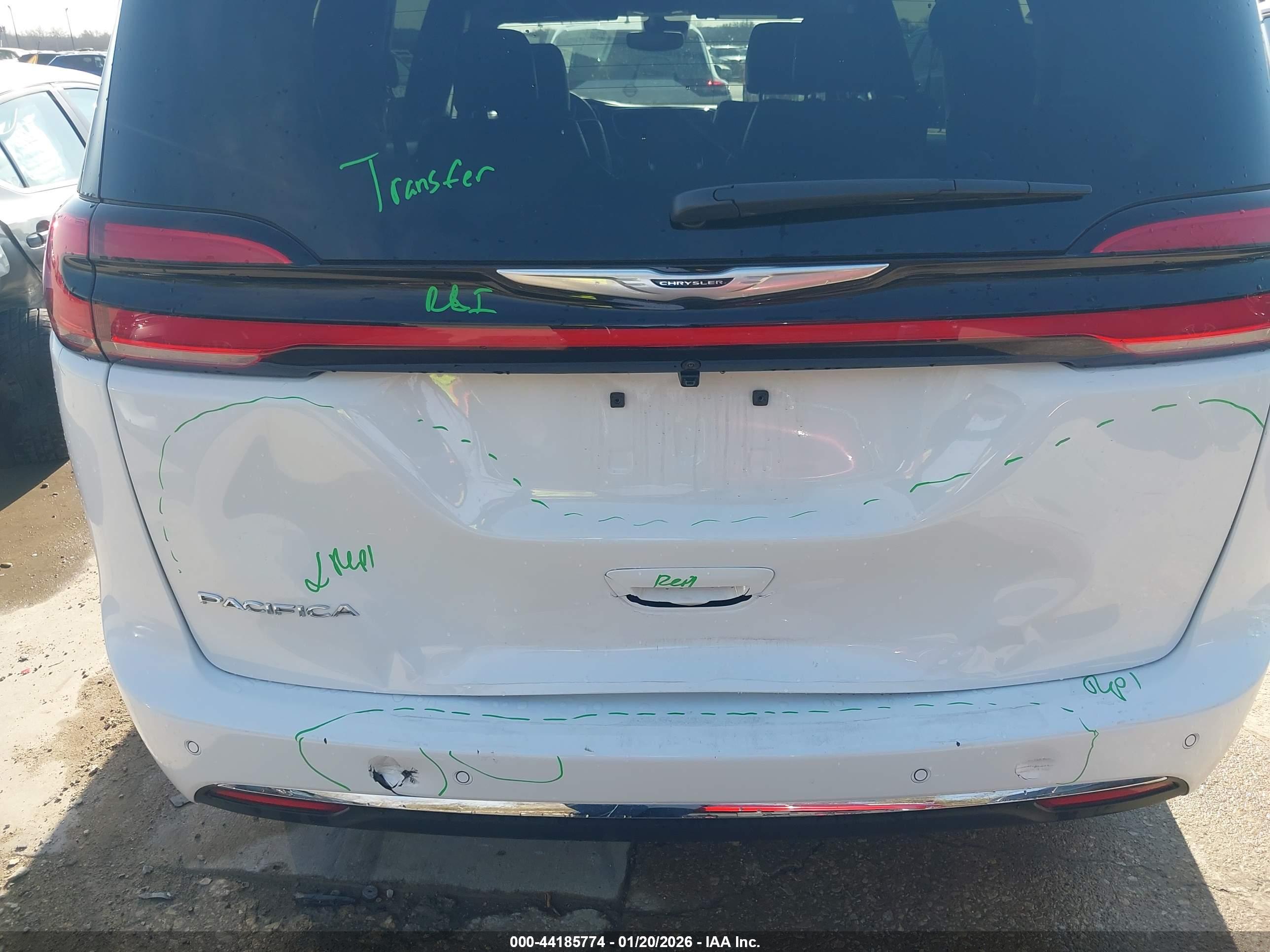 CHRYSLER PACIFICA image 6
