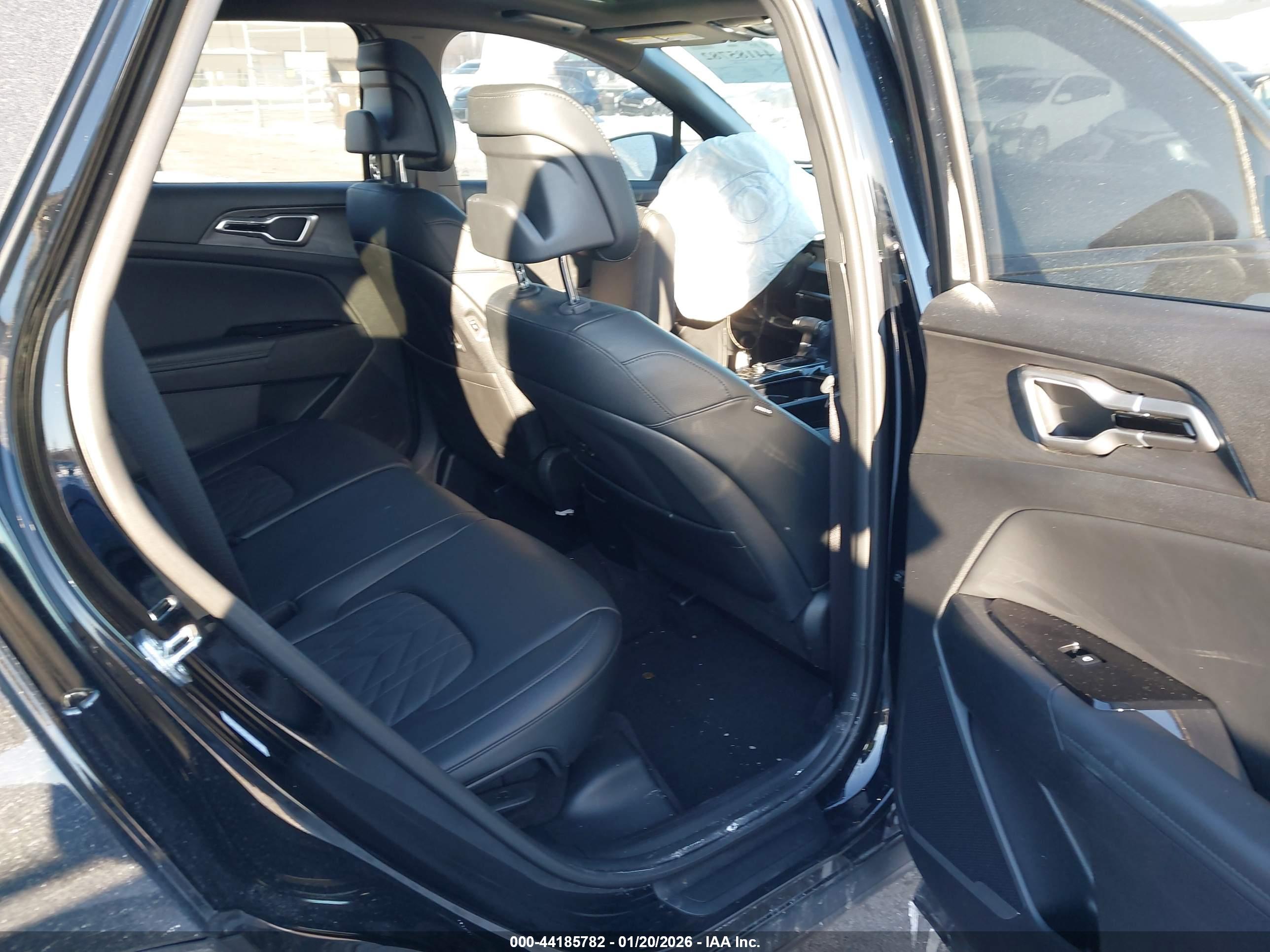 KIA SPORTAGE image 8