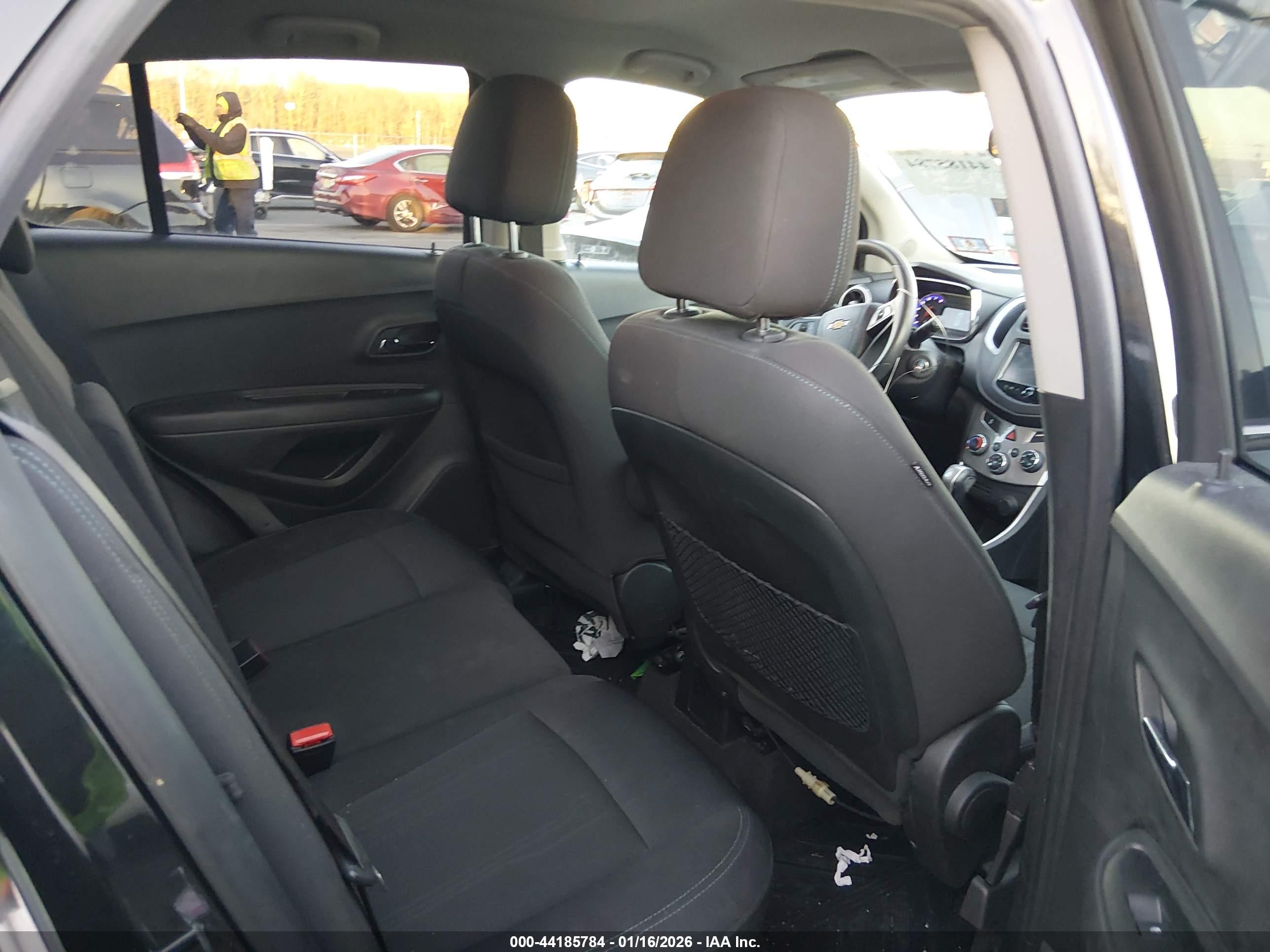 CHEVROLET TRAX image 8