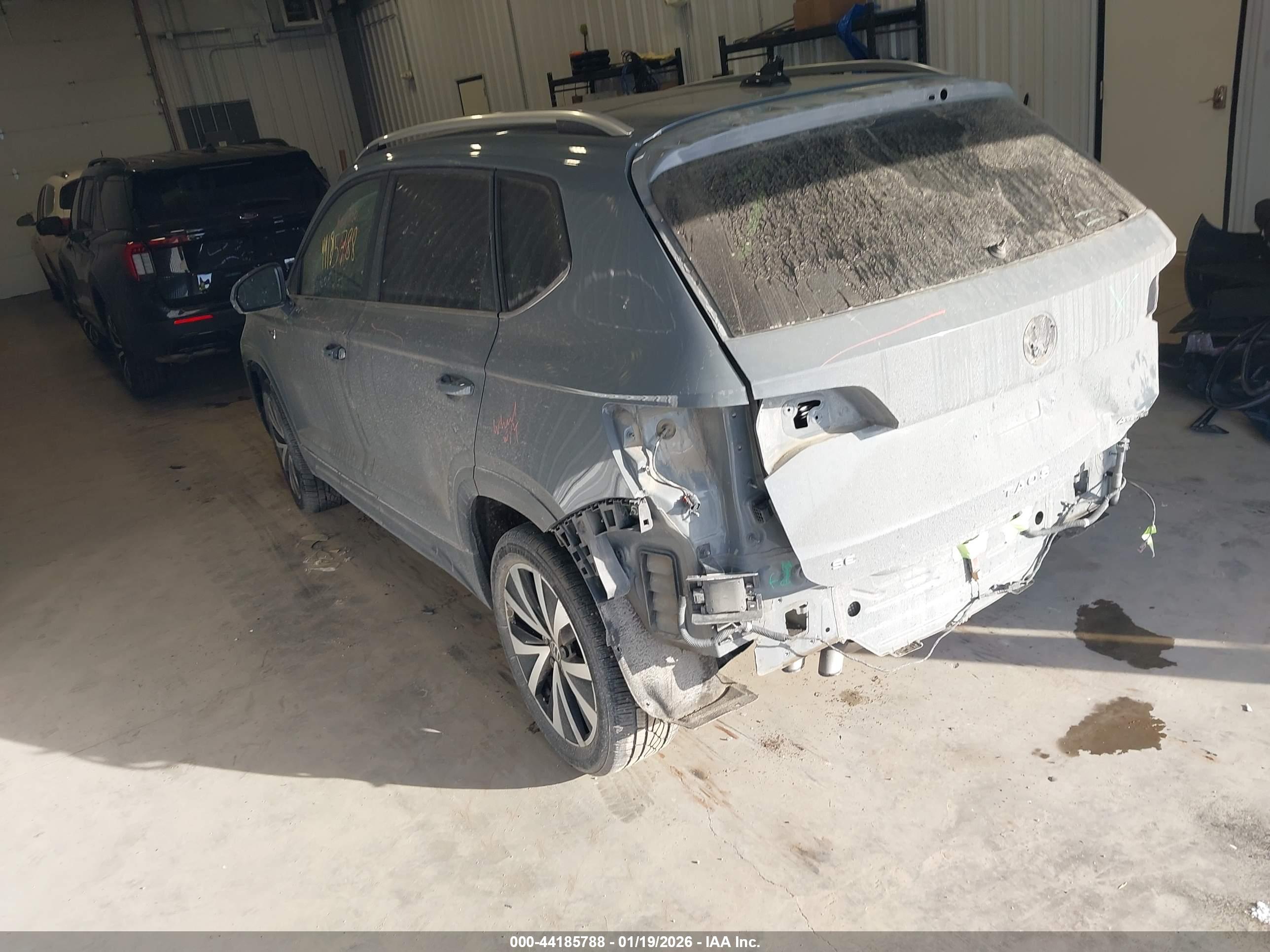 VOLKSWAGEN TAOS image 3