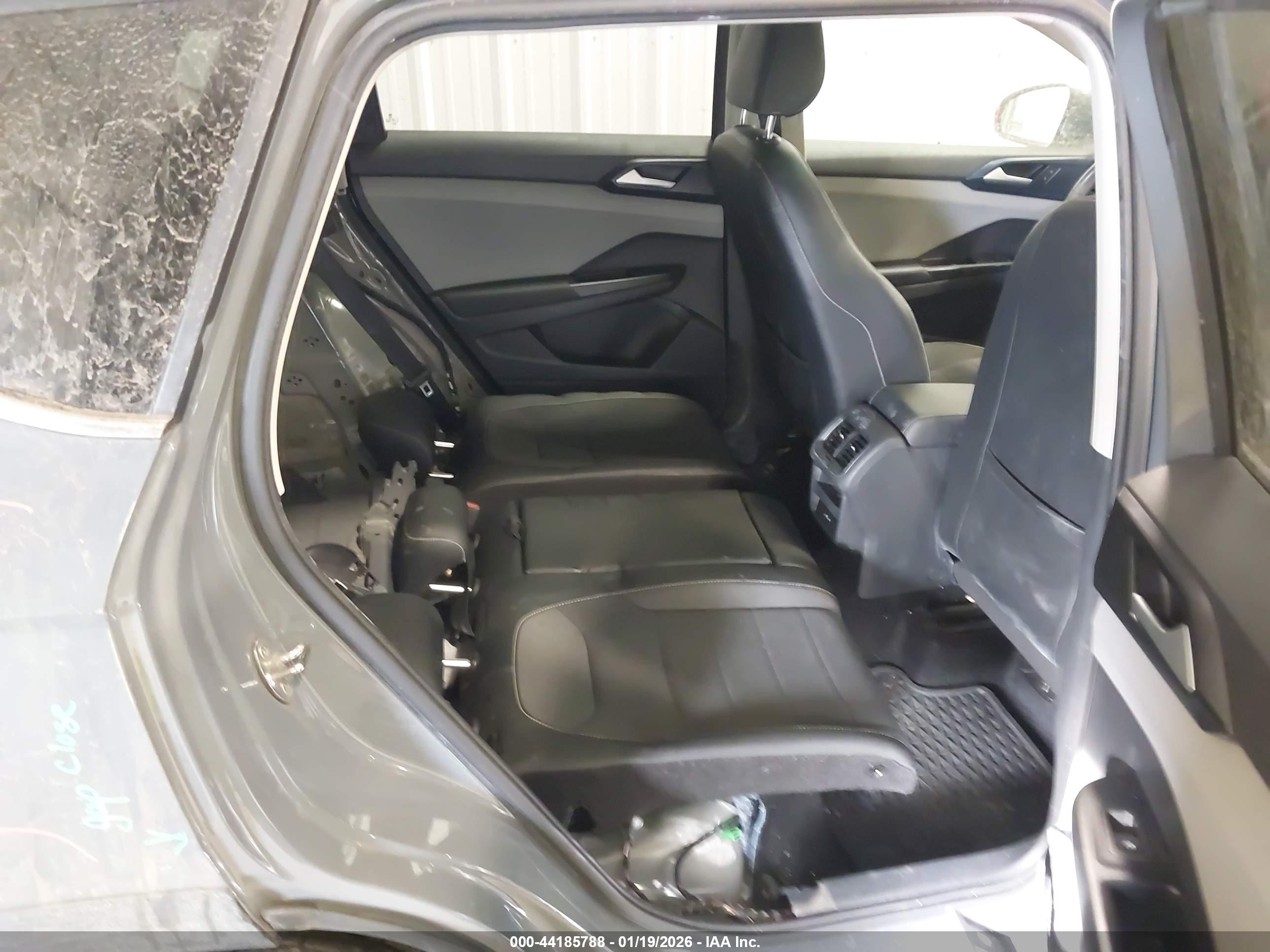 VOLKSWAGEN TAOS image 8