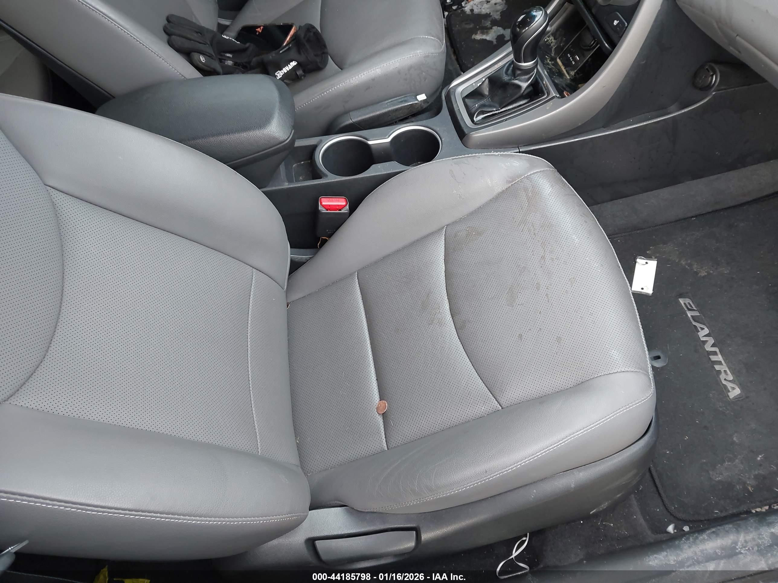 HYUNDAI ELANTRA image 5