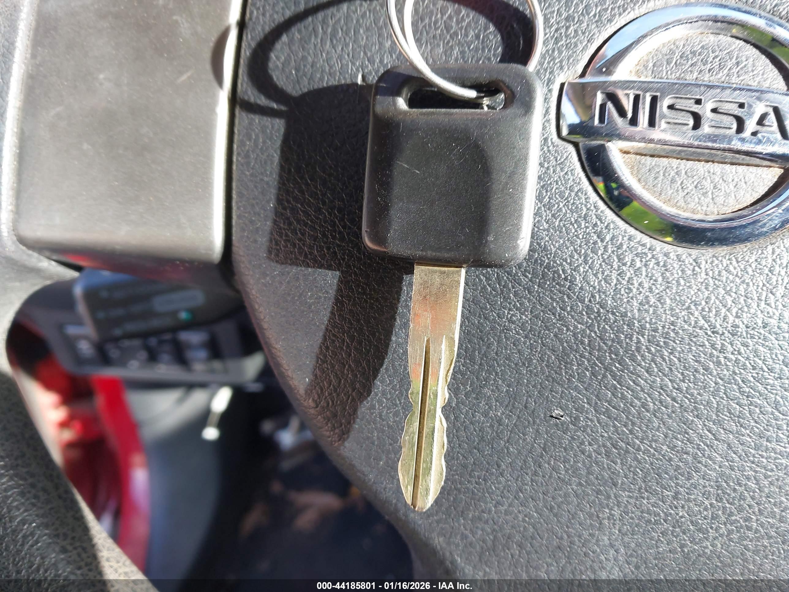 NISSAN VERSA image 11
